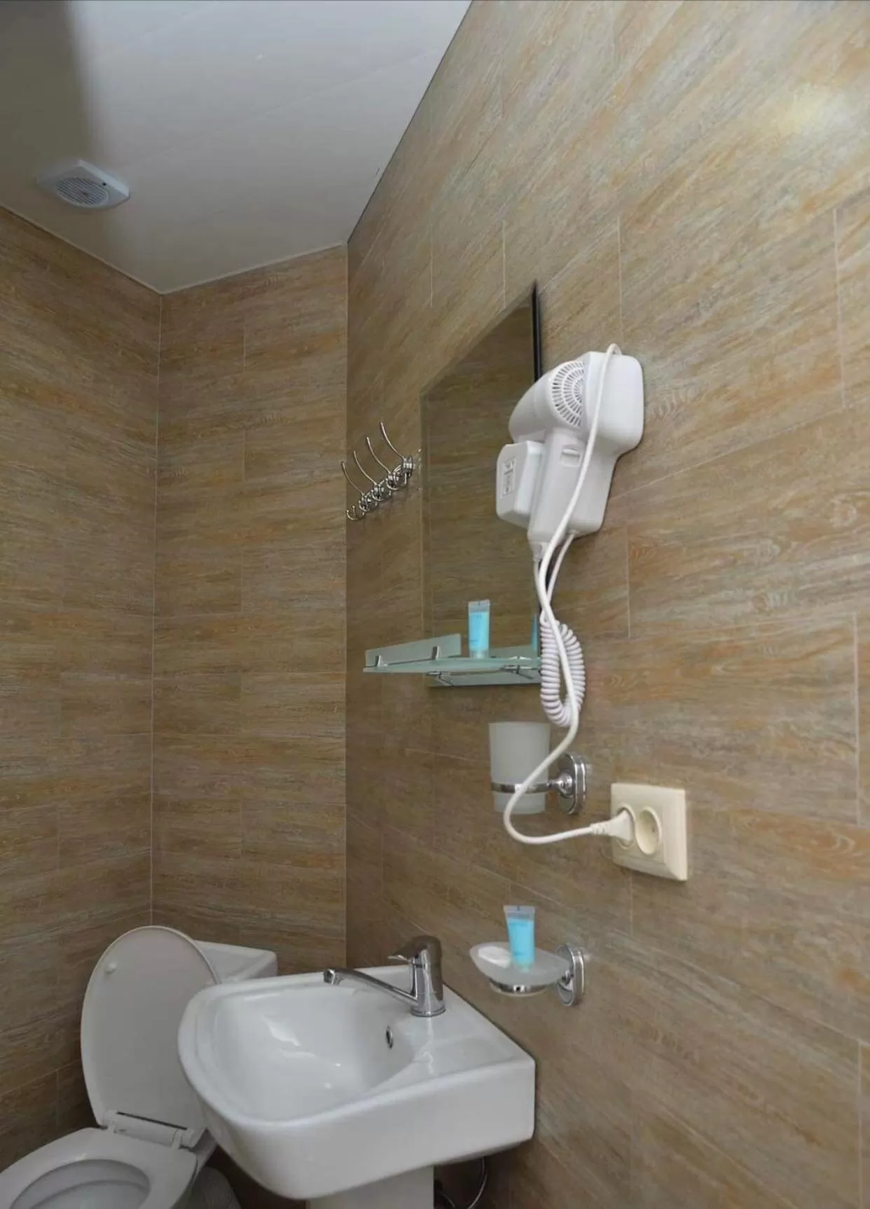 Bathroom in Orange Home Hotel