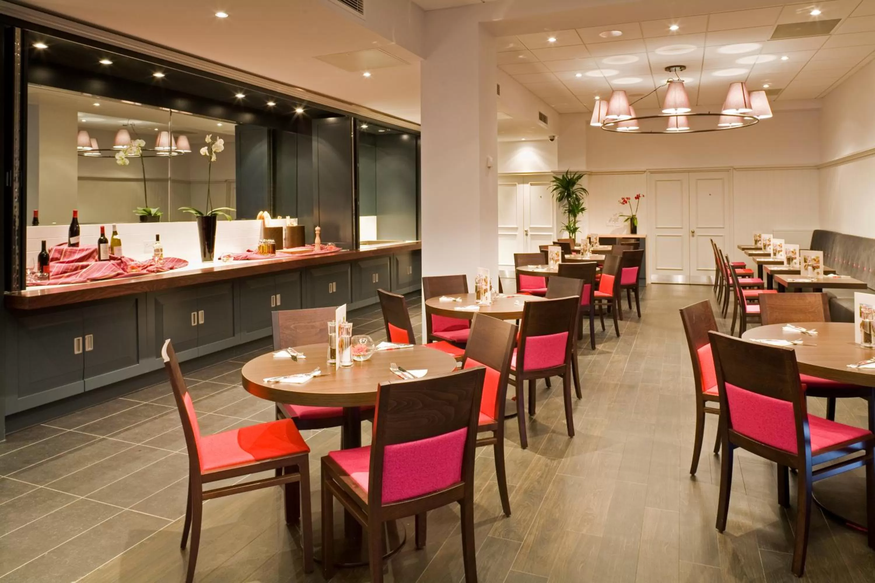 Restaurant/places to eat in ibis Bristol Temple Meads