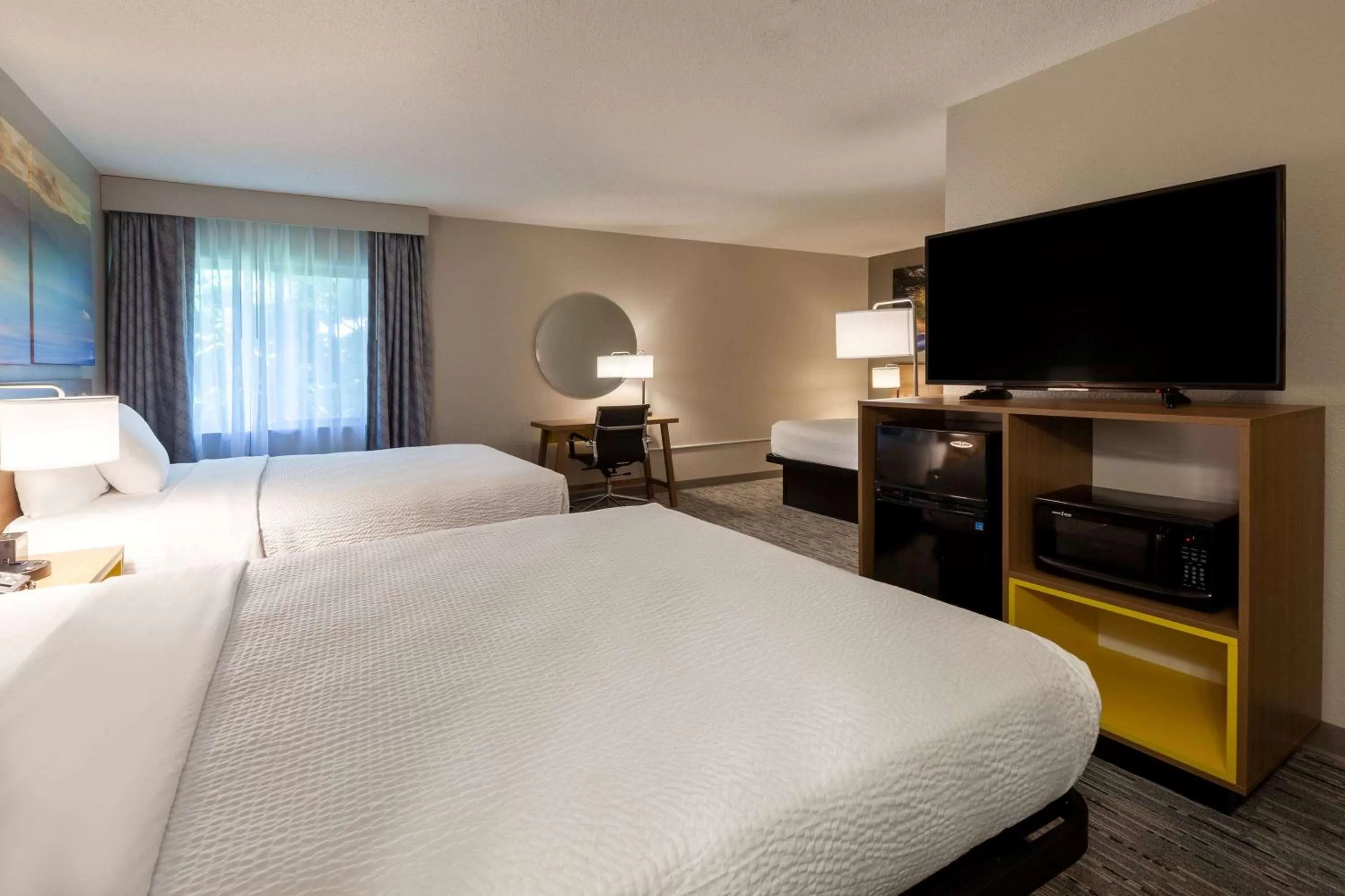 Photo of the whole room, Bed in Days Inn by Wyndham Racine/Sturtevant