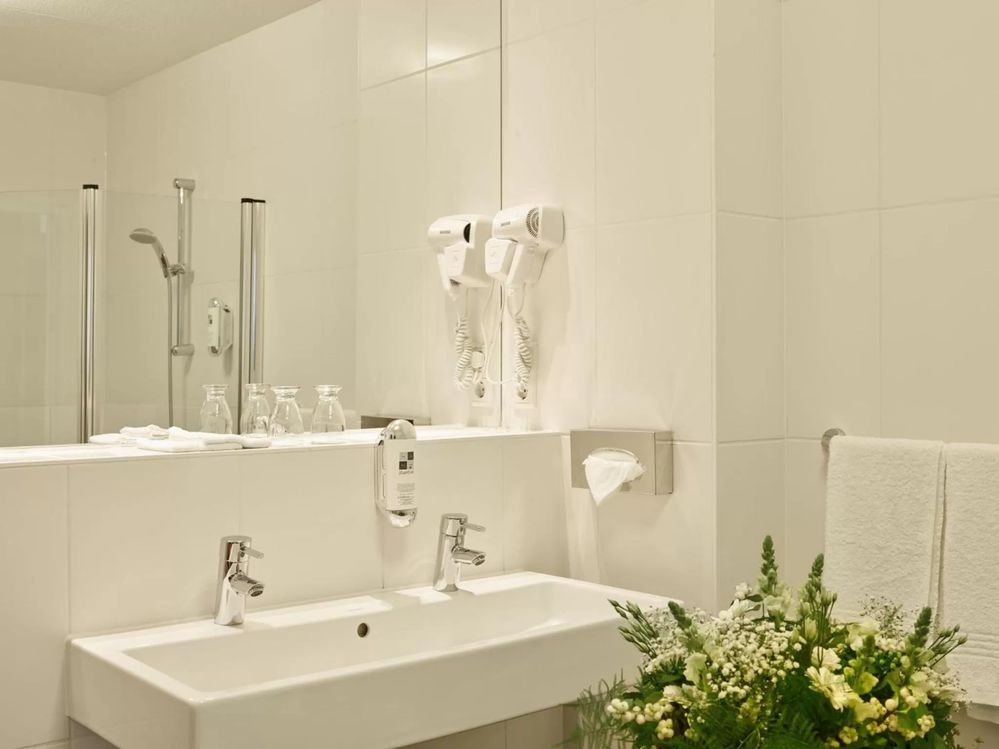 Bathroom in Boutique Hotel Chariot - Amsterdam Schiphol Airport