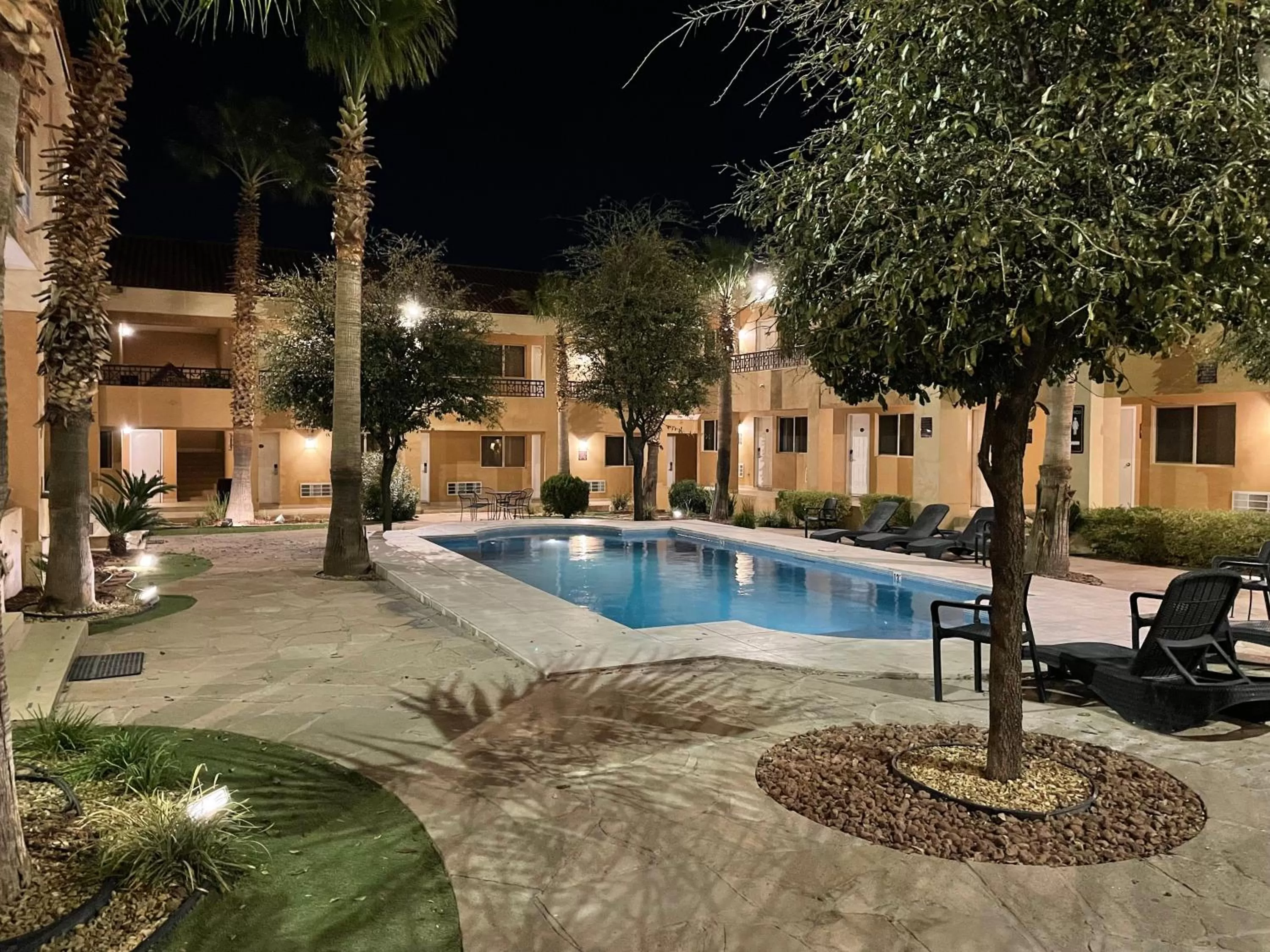 Swimming pool in Best Western Plus Chihuahua Aeropuerto