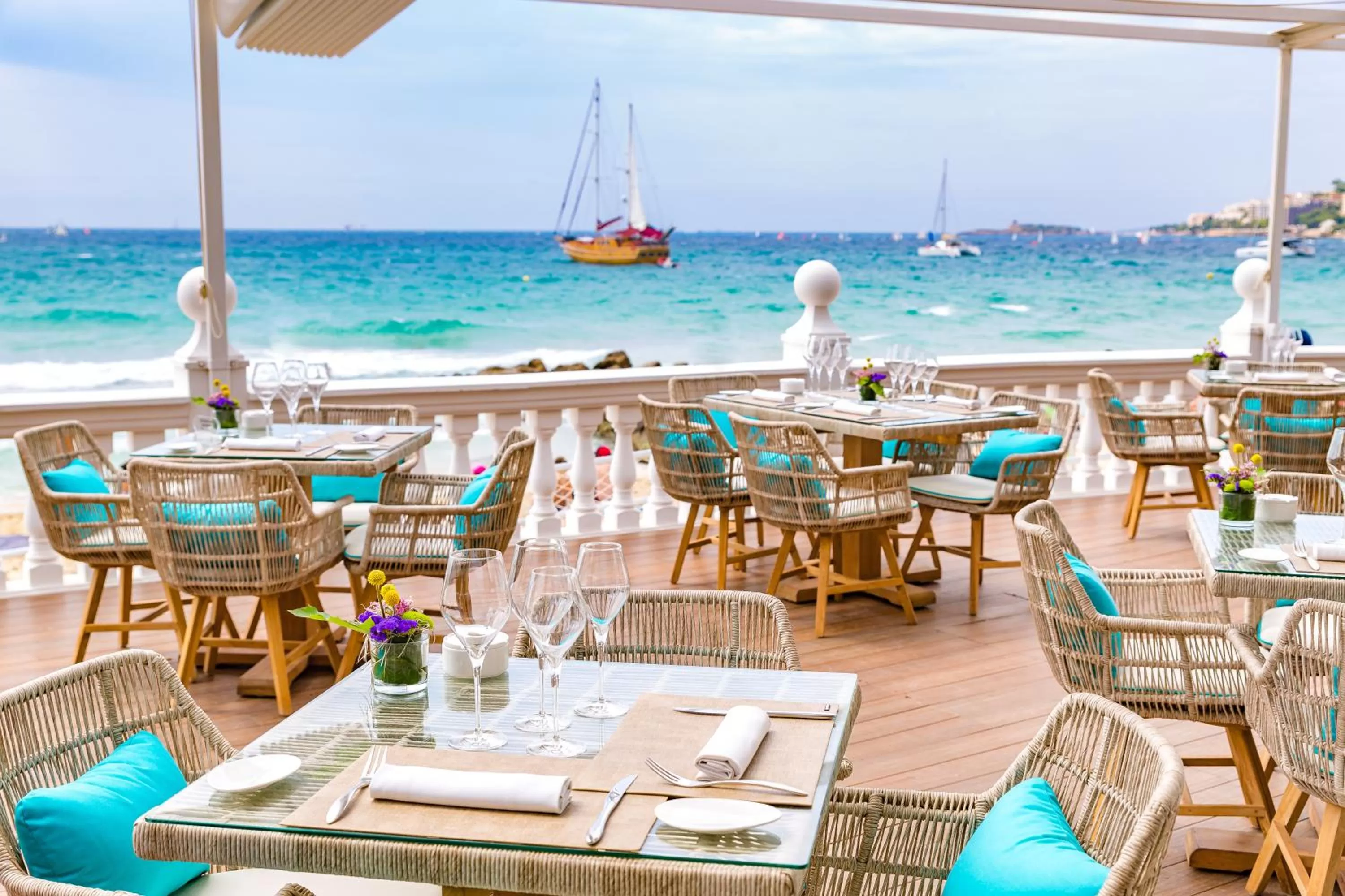 Restaurant/places to eat in Nixe Palace