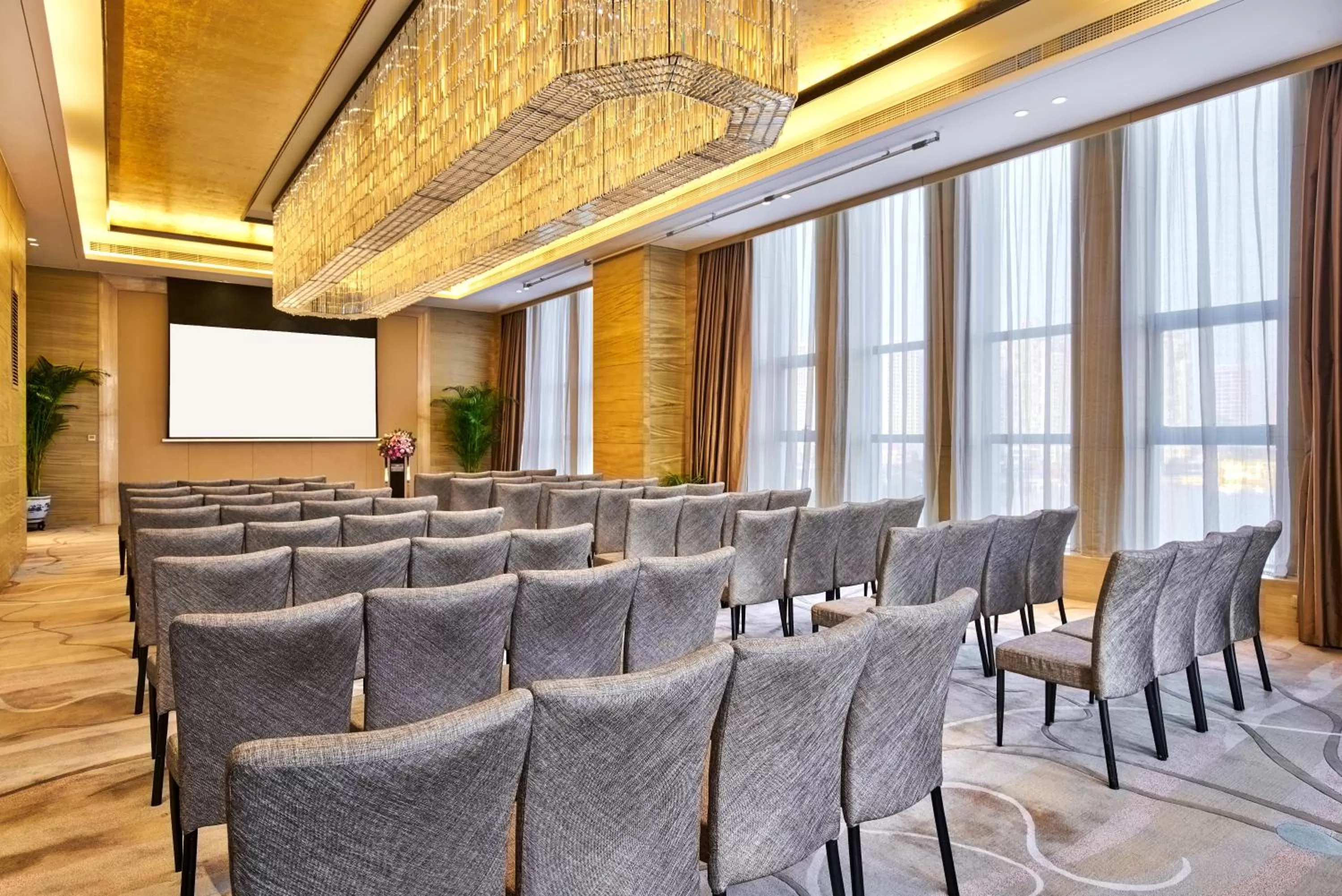 Meeting/conference room in Crowne Plaza Tianjin Meijiangnan by IHG