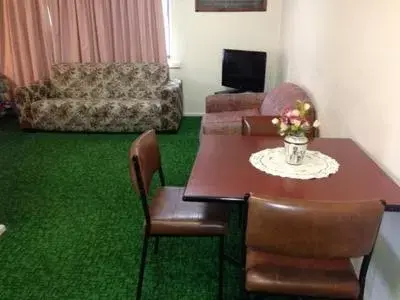 Two-Bedroom Apartment in Carnegie Motor Inn Two-Bedroom Apartment in Carnegie Motor Inn