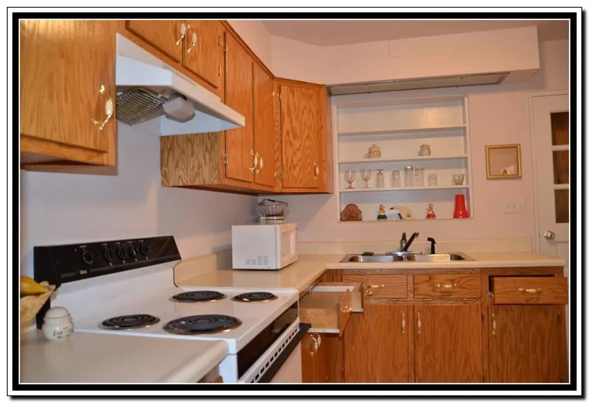 Kitchen or kitchenette in The Cardinal Inn