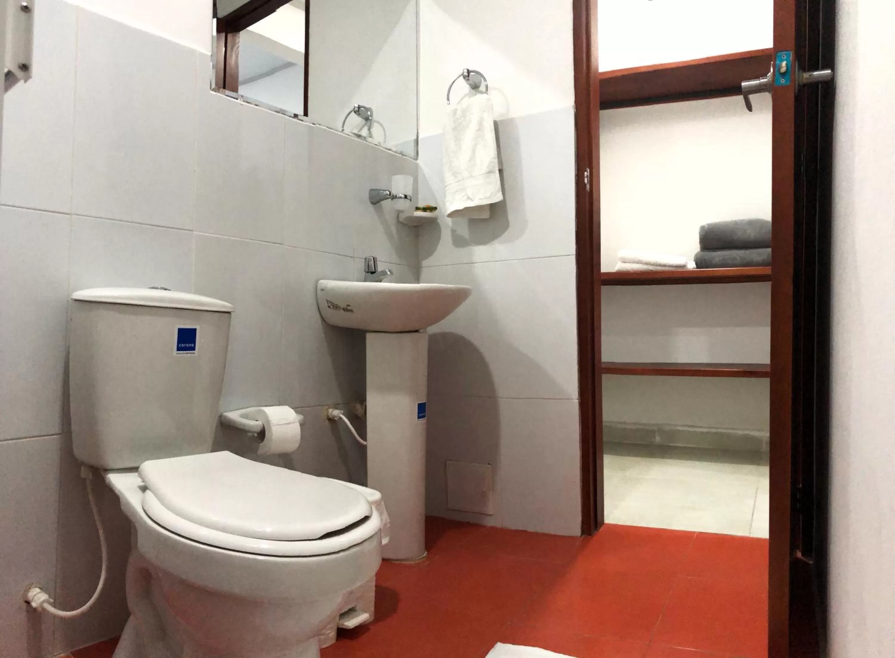 Bathroom in Apartahotel Caribe Diez