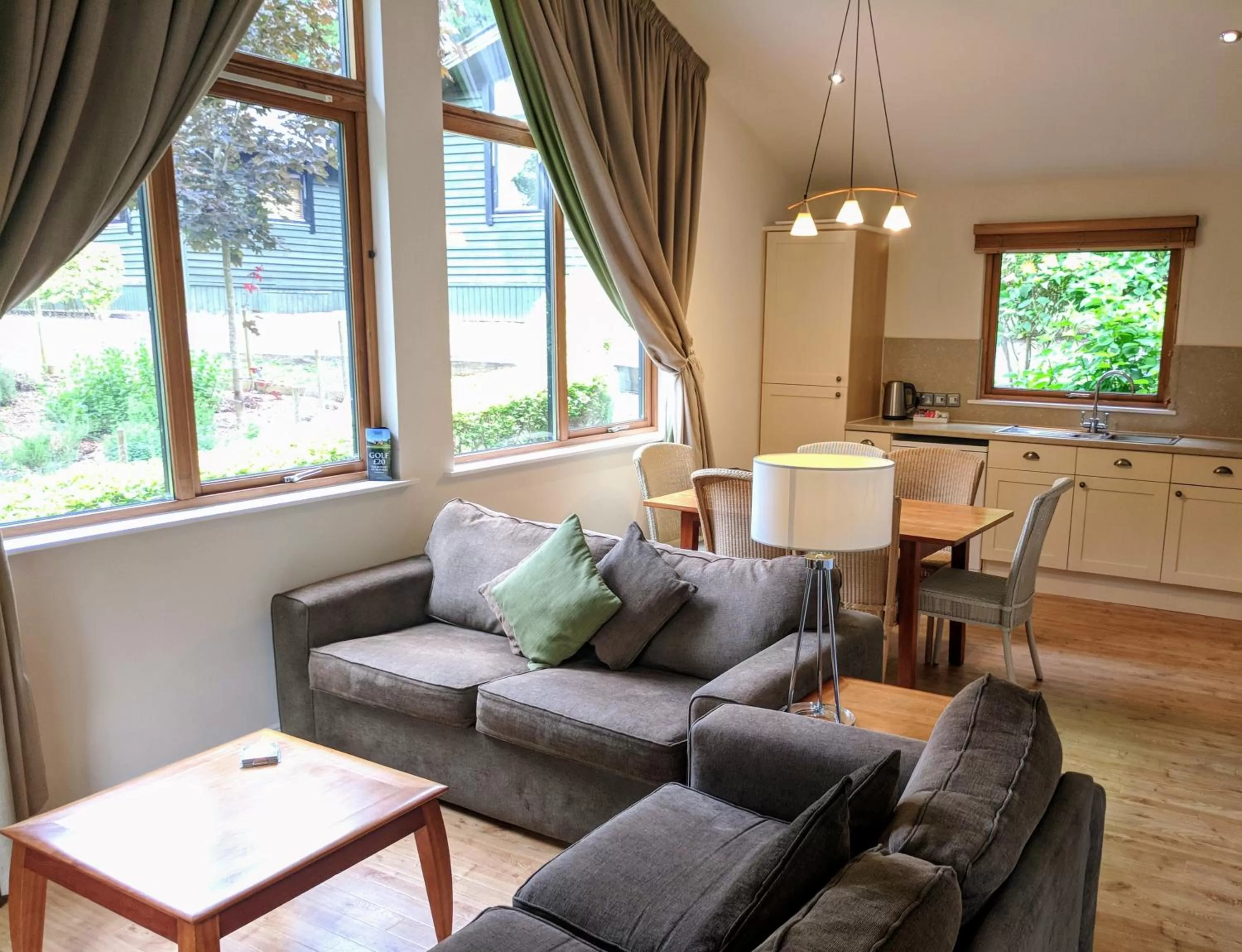 TV and multimedia in Broome Park Hotel