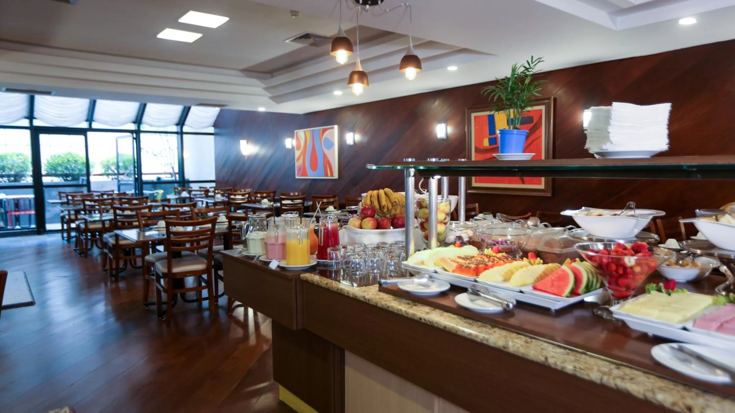 Restaurant/places to eat in Bristol Metropolitan Curitiba Centro