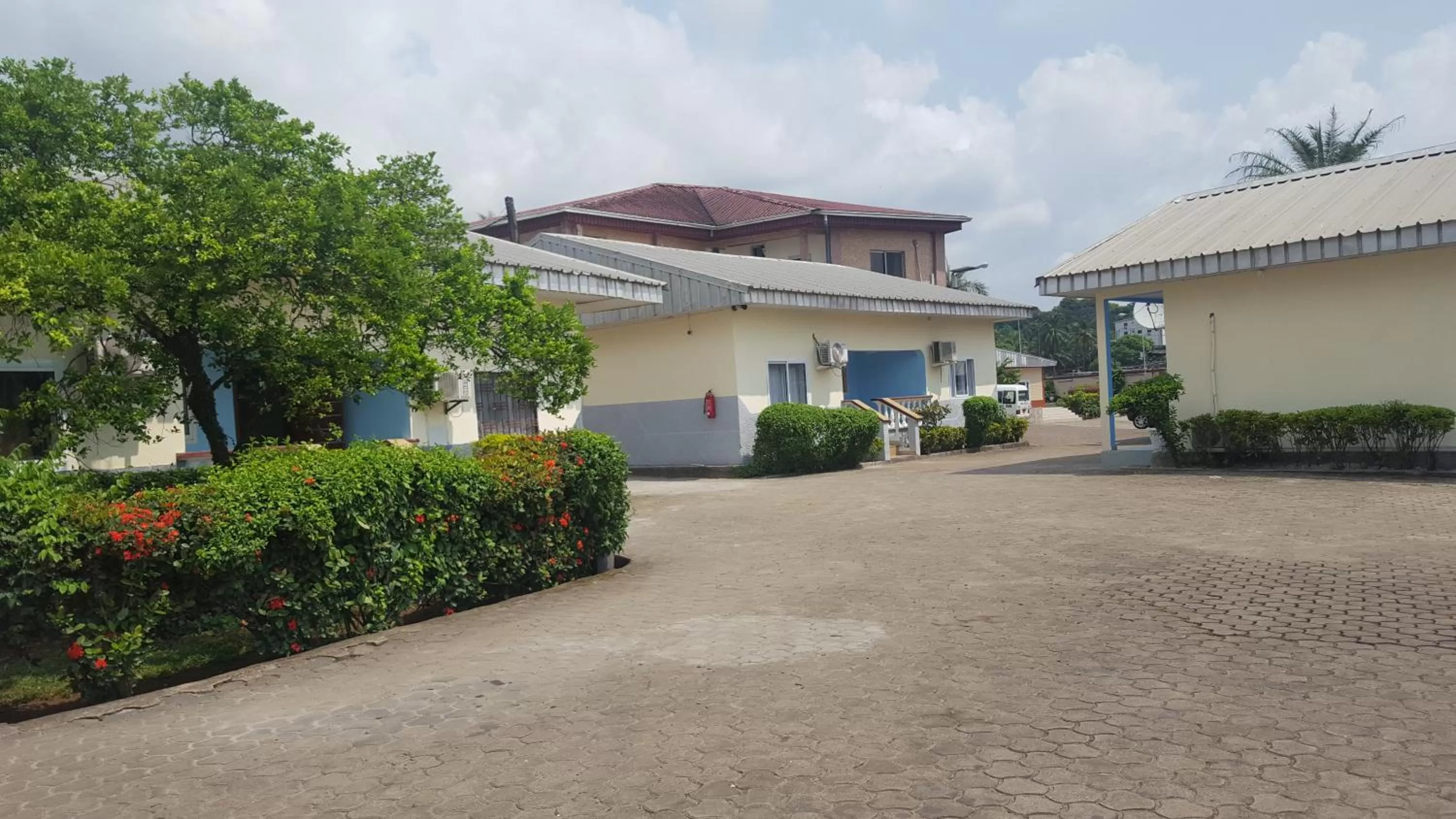 On site, Property Building in Fini Hotel Bobende