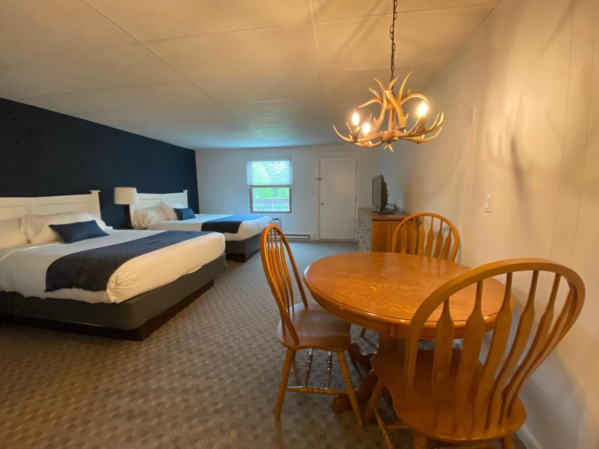 Bed in Catskill Seasons Inn