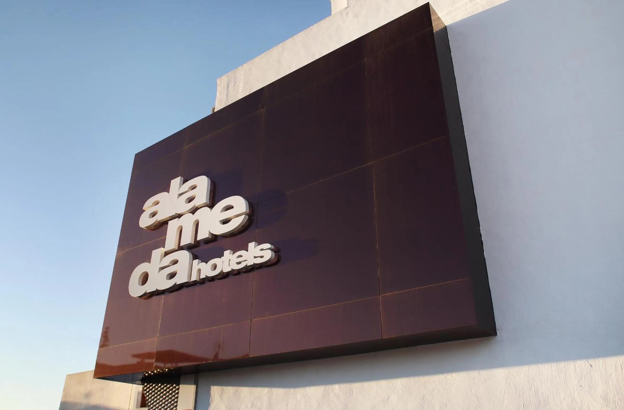 Facade/entrance in Hotel Alameda