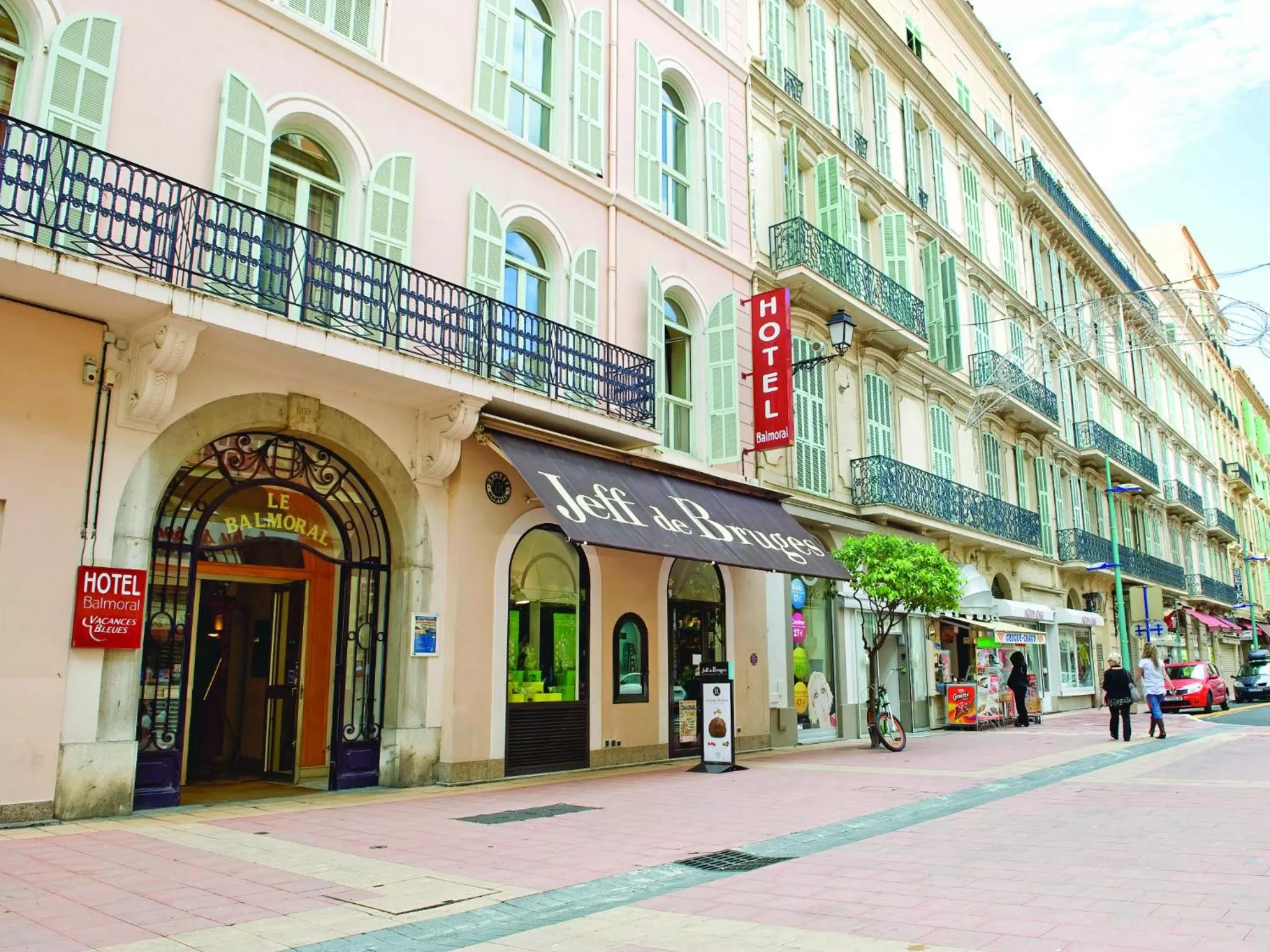 Facade/entrance in Hôtel Vacances Bleues Balmoral