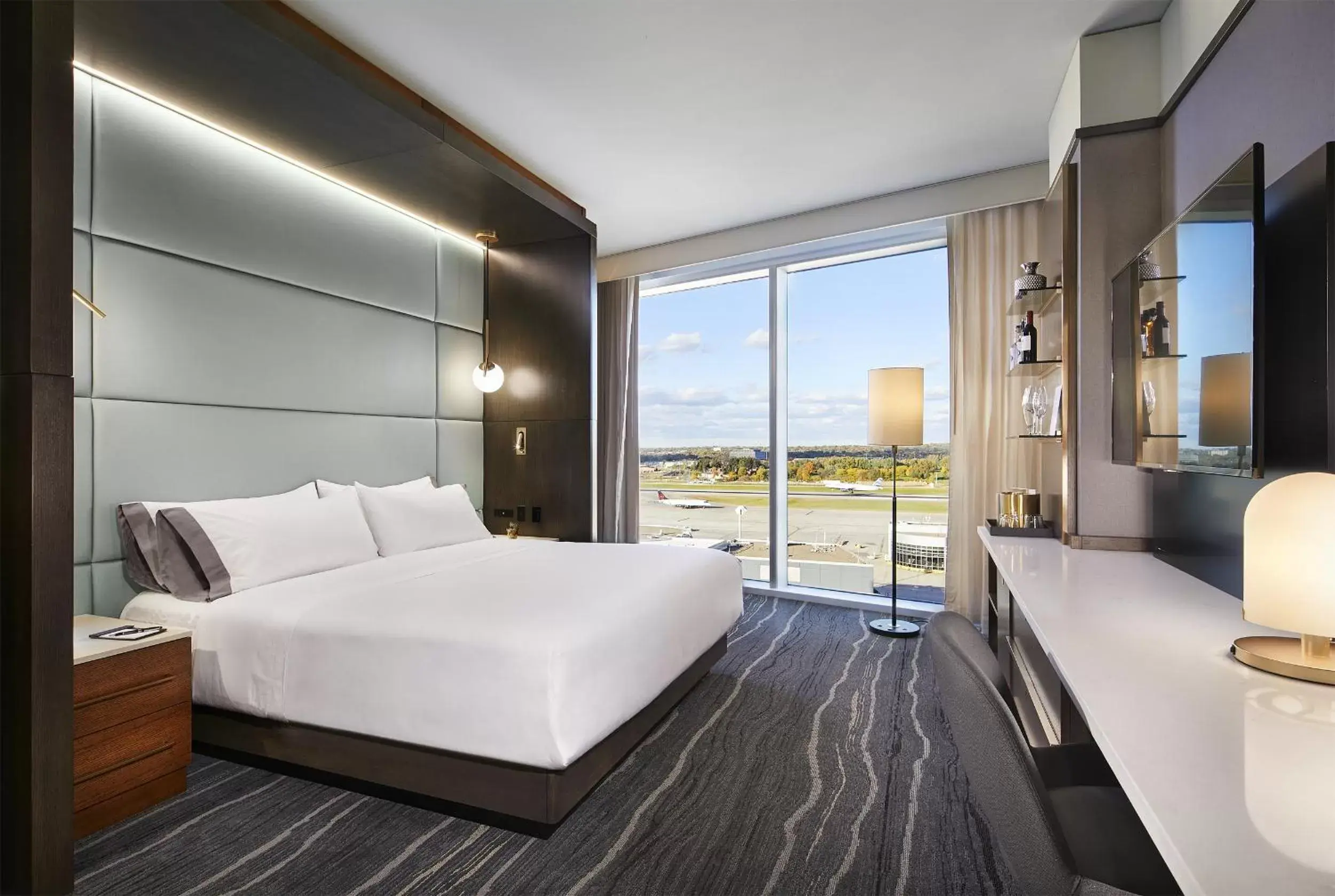 Executive Room - Hearing Accessible in InterContinental Minneapolis - St. Paul Airport by IHG Executive Room - Hearing Accessible in InterContinental Minneapolis - St. Paul Airport by IHG