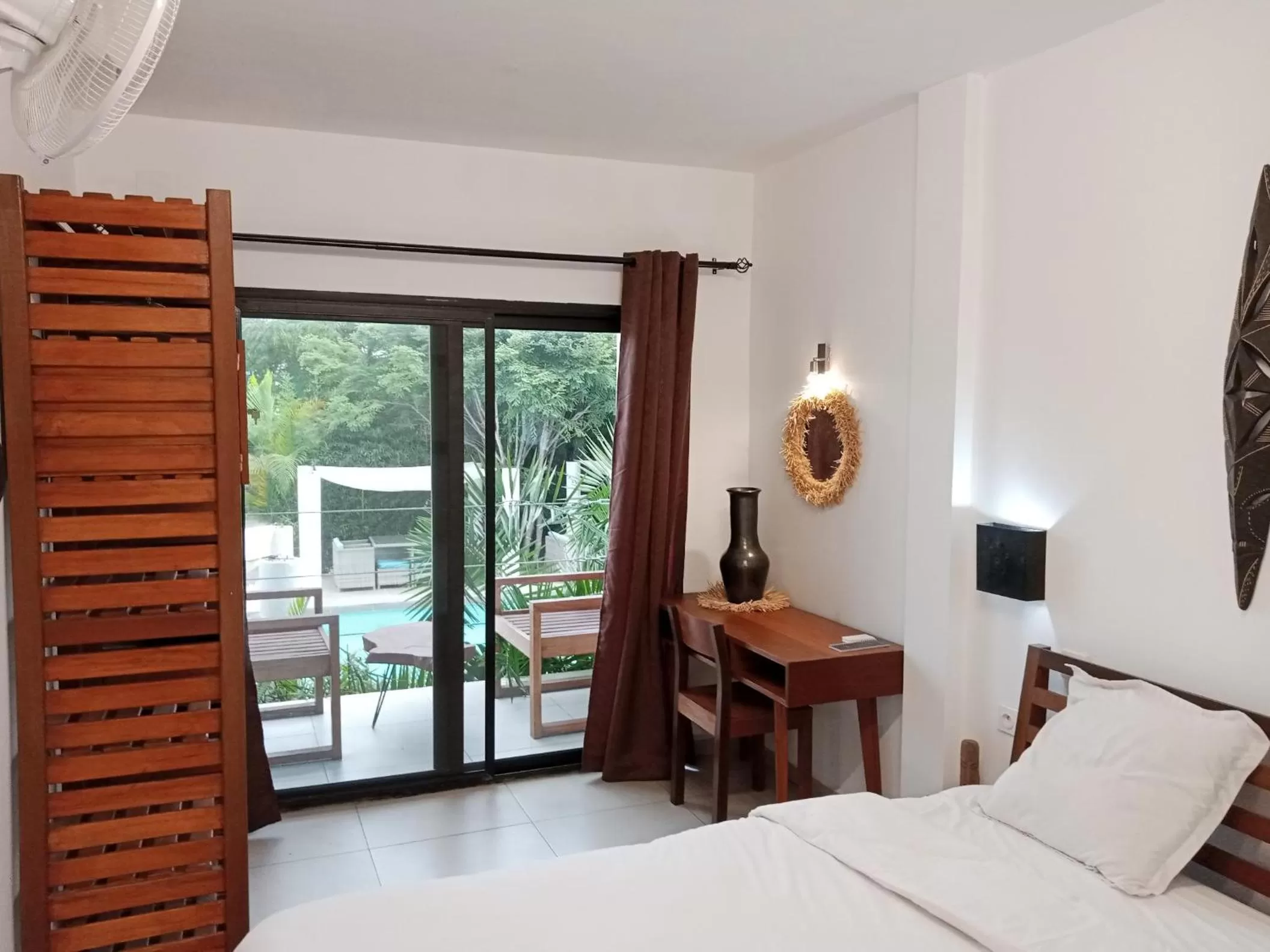 Balcony/Terrace, Bed in Ikopa Hôtel Madagascar