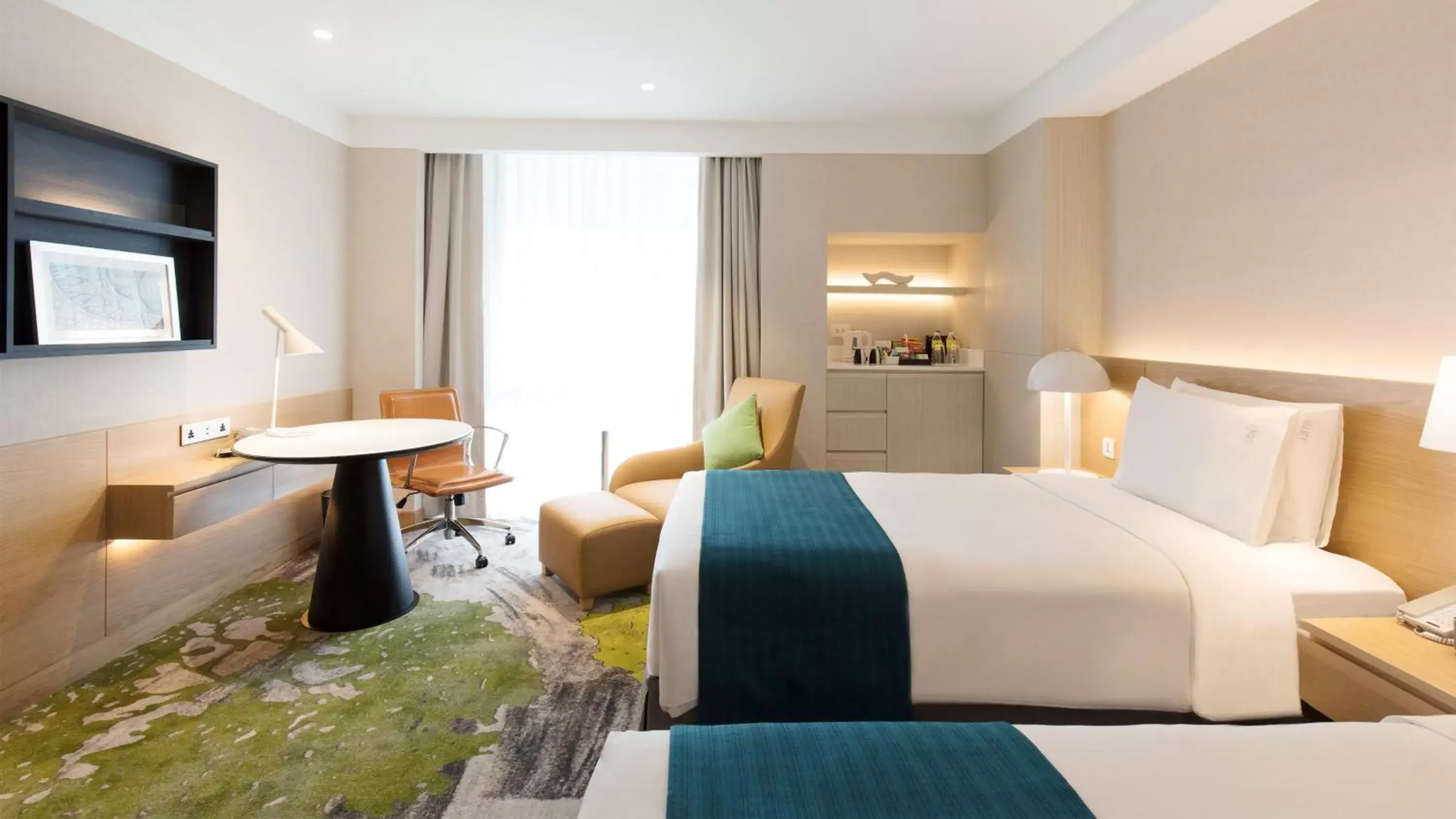 Premium Twin Room with Lounge Access in Holiday Inn Bangkok by IHG Premium Twin Room with Lounge Access in Holiday Inn Bangkok by IHG