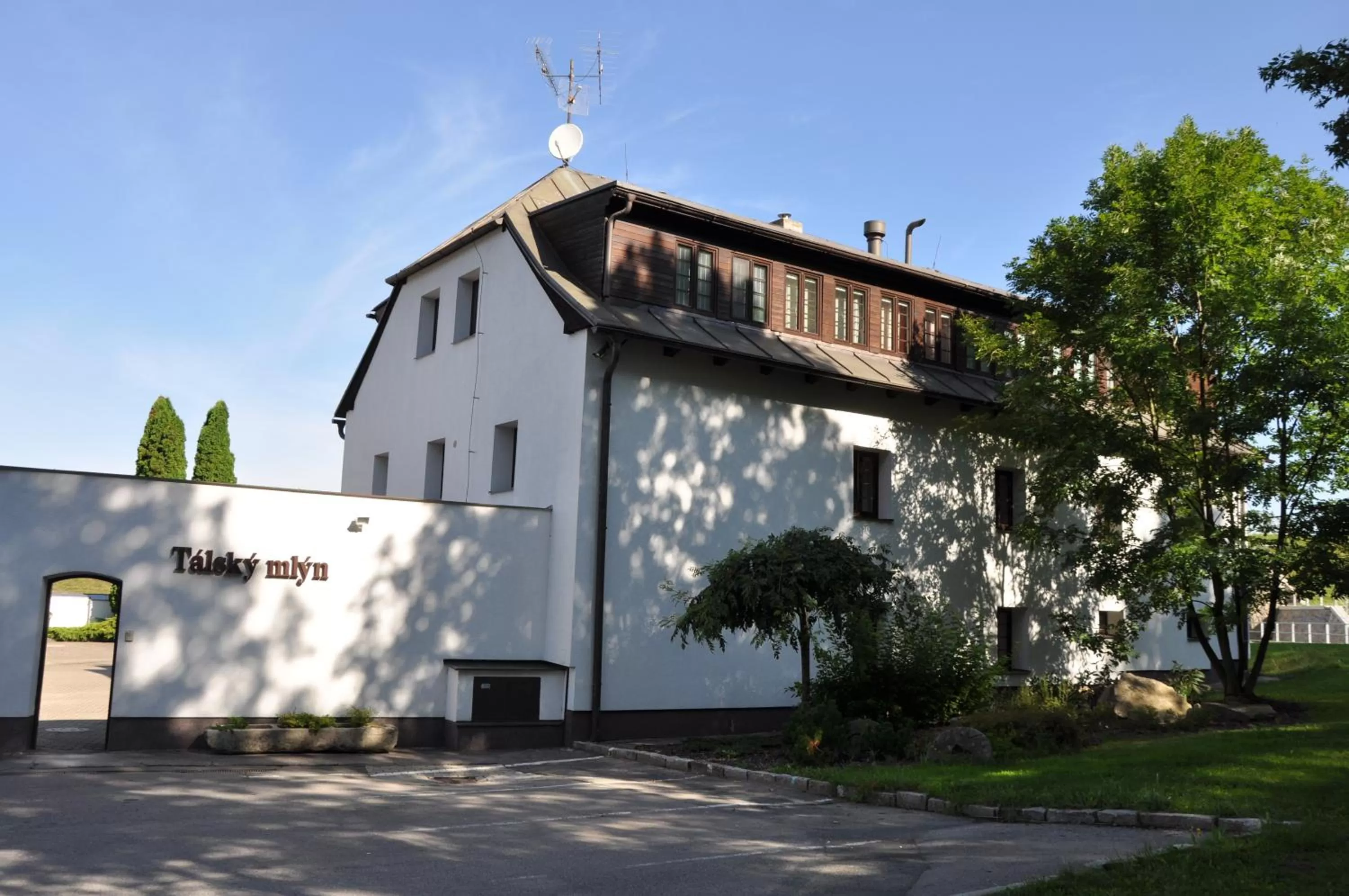 Property Building in Hotel a Hostinec Tálský mlýn
