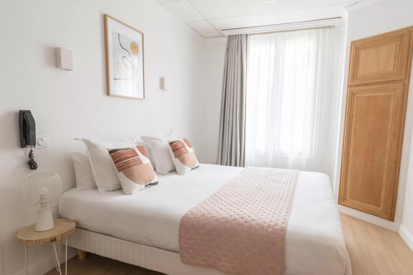 Bed in Hôtel Porte Mars - Reims Gare Centre Arena