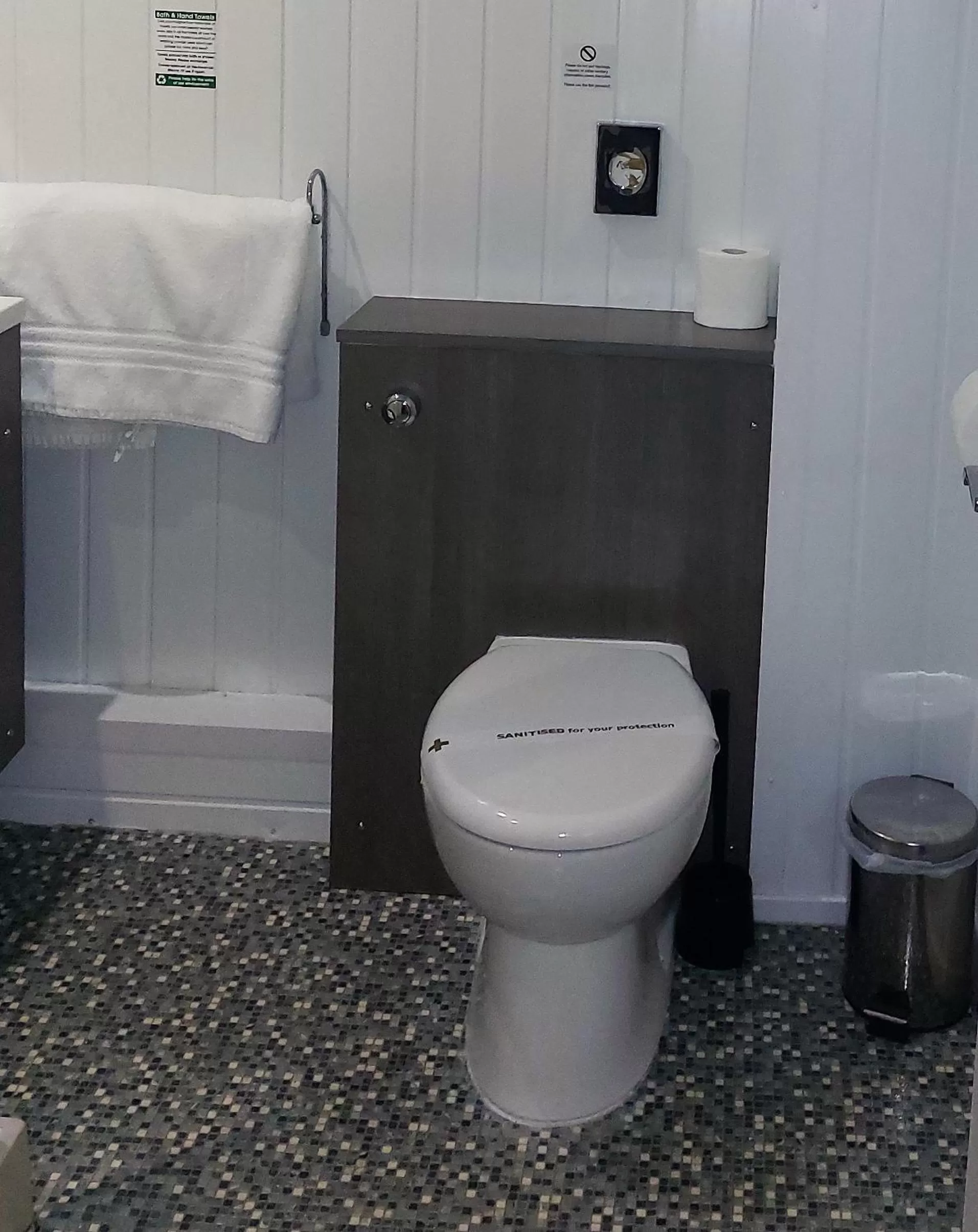 Toilet in Kings Boutique Hotel