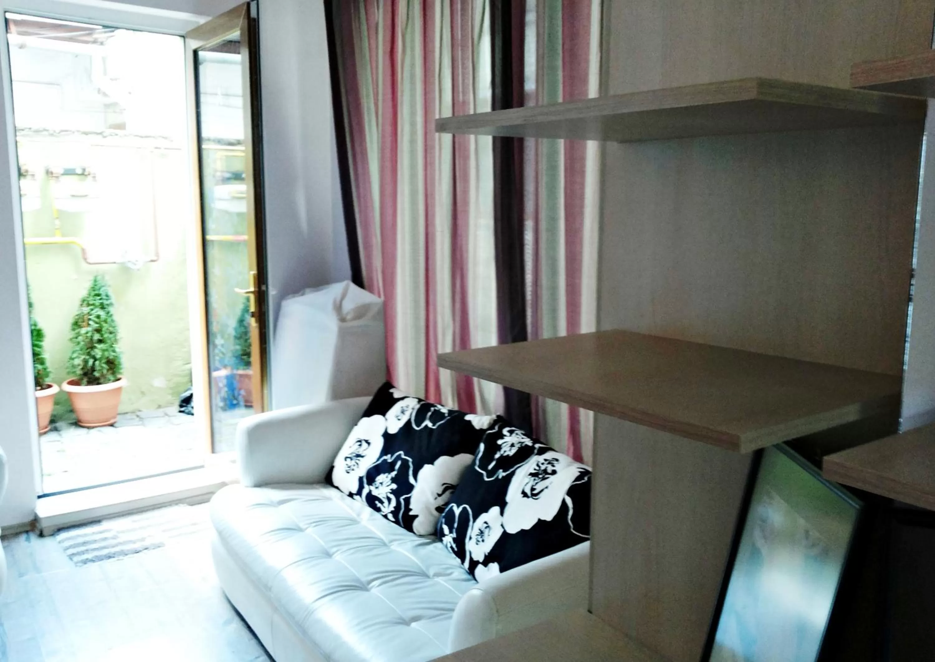 Decorative detail, Seating Area in Lucas 10 Apartments