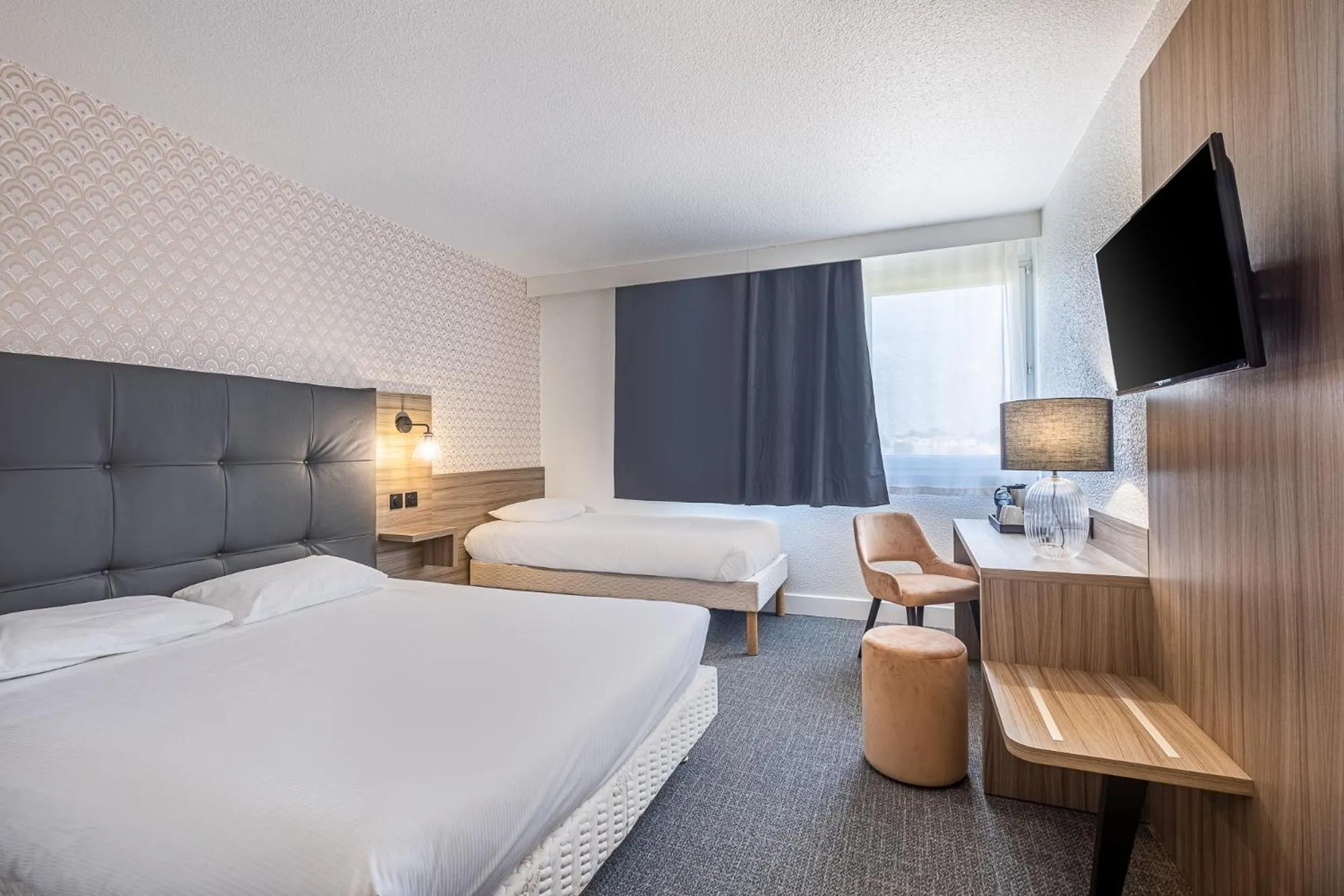 Photo of the whole room, Bed in Hôtel Akena Poitiers Nord Futuroscope