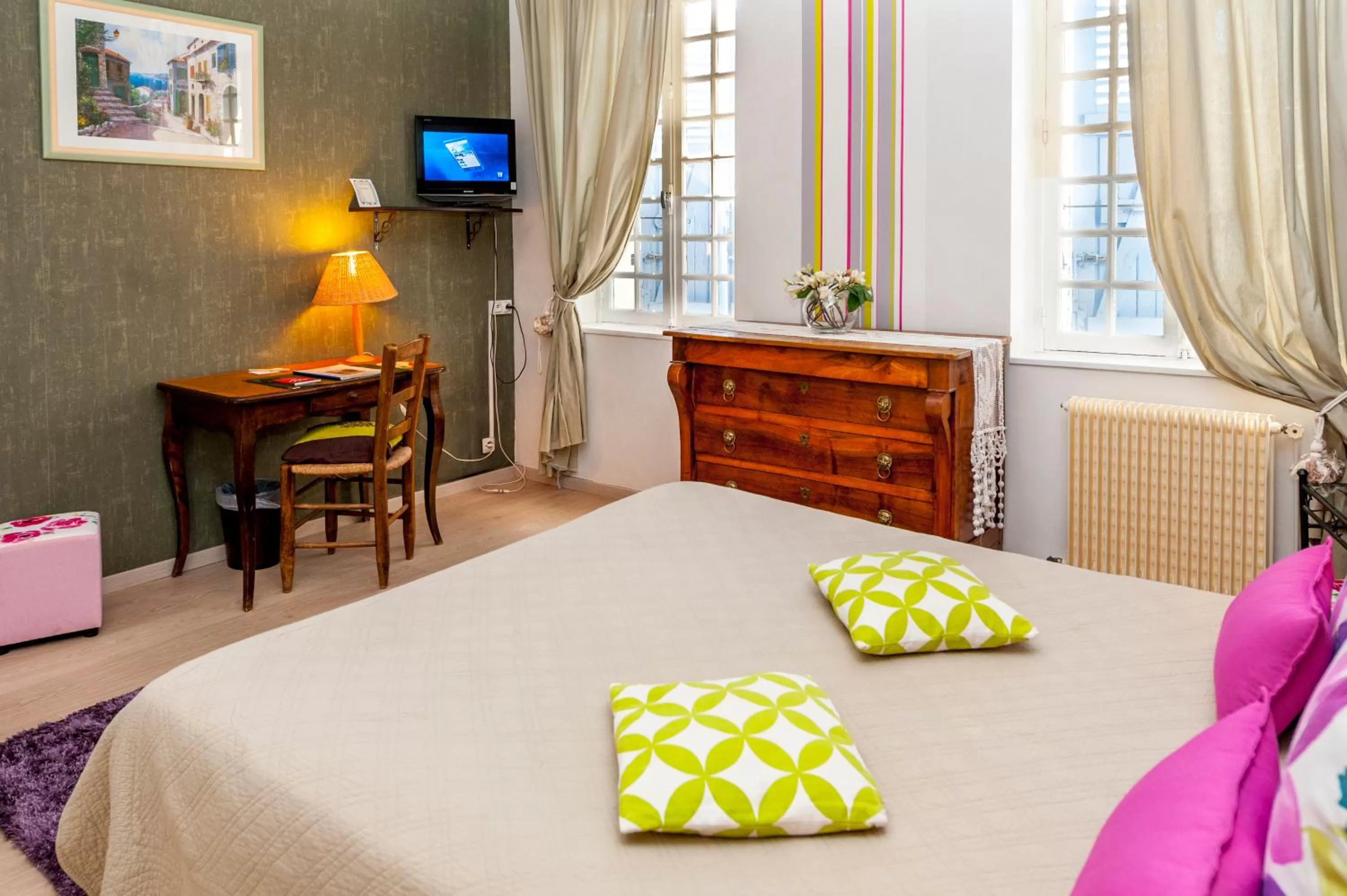 Photo of the whole room in Logis Auberge De Tavel