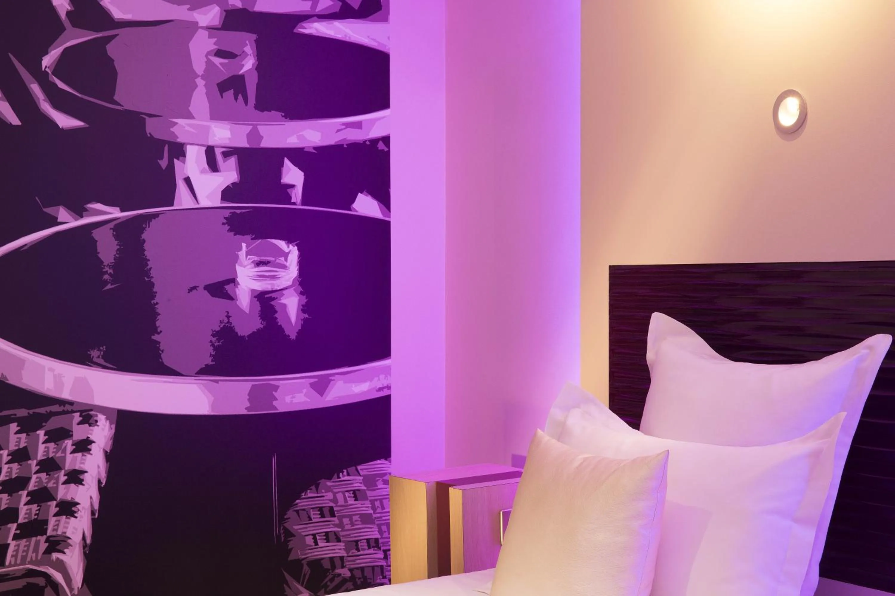 Bedroom, Bed in Hôtel Brésil Opéra SPA