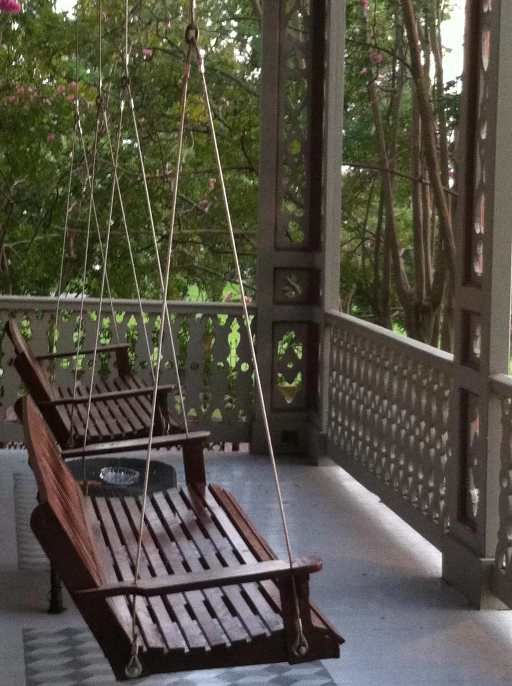 Day in Corners Mansion Inn - A Bed and Breakfast