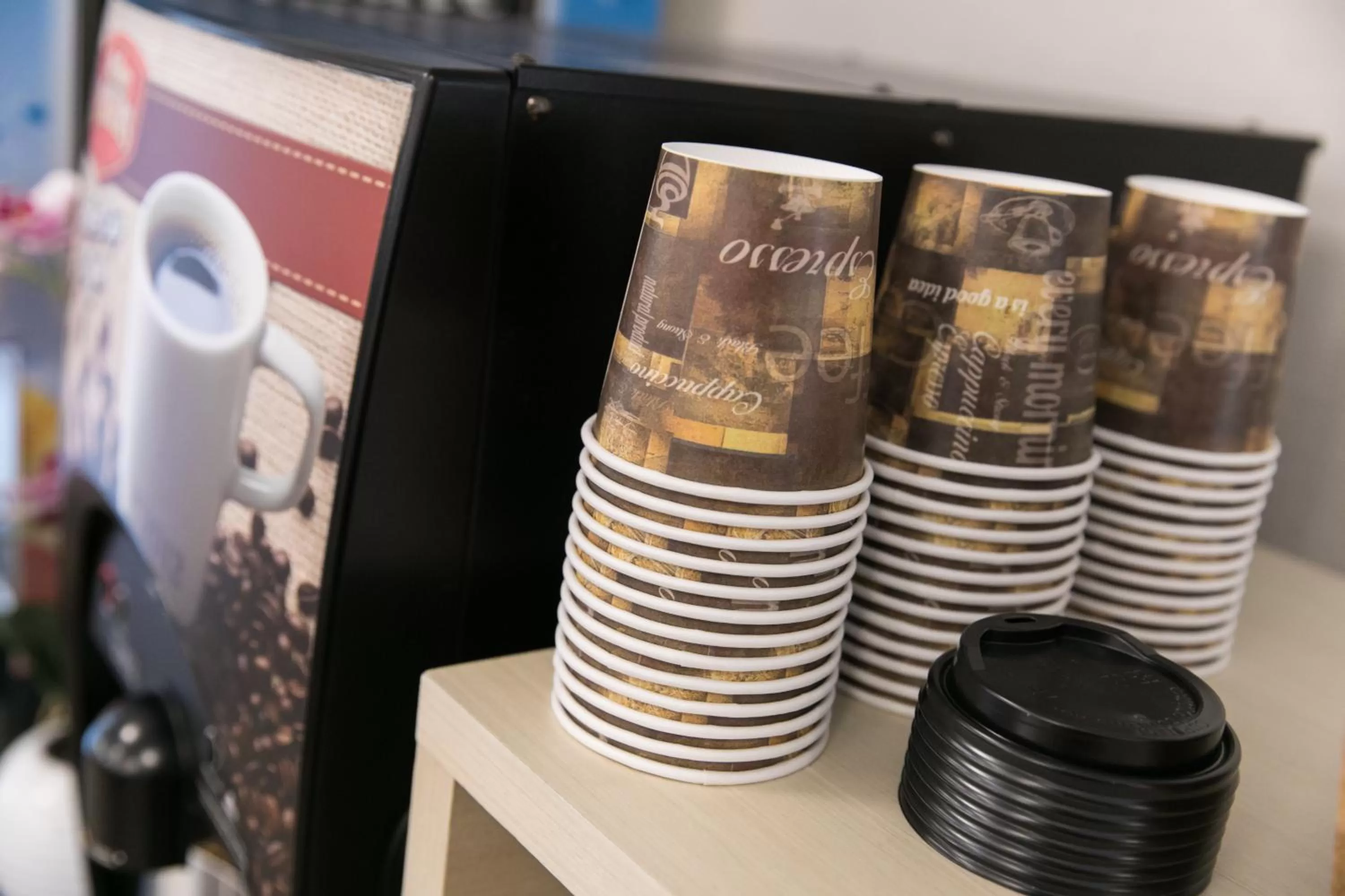 Coffee/tea facilities in Days Inn by Wyndham Toronto West Mississauga