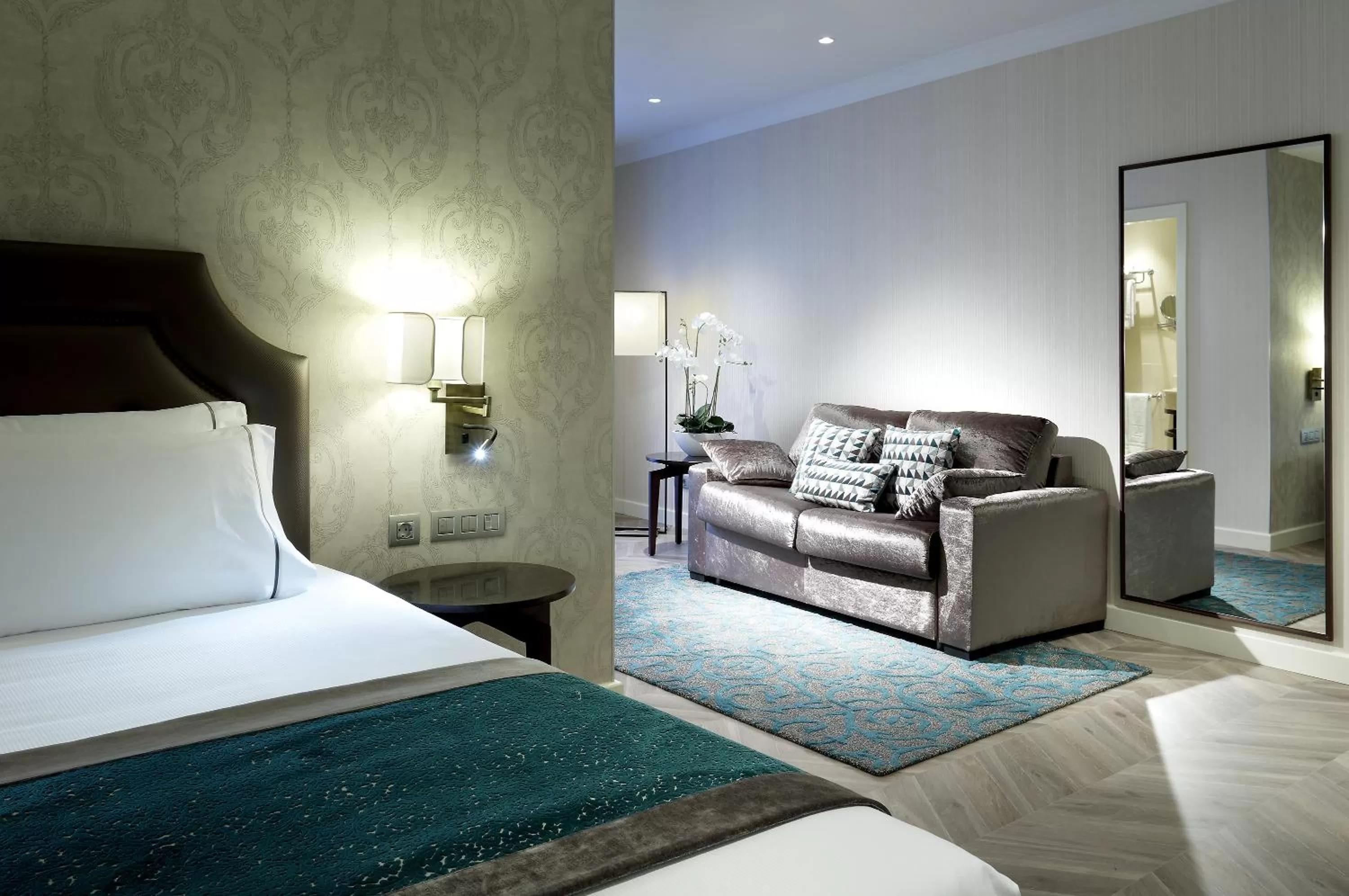 Living room, Bed in Eurostars Casa de la Lírica