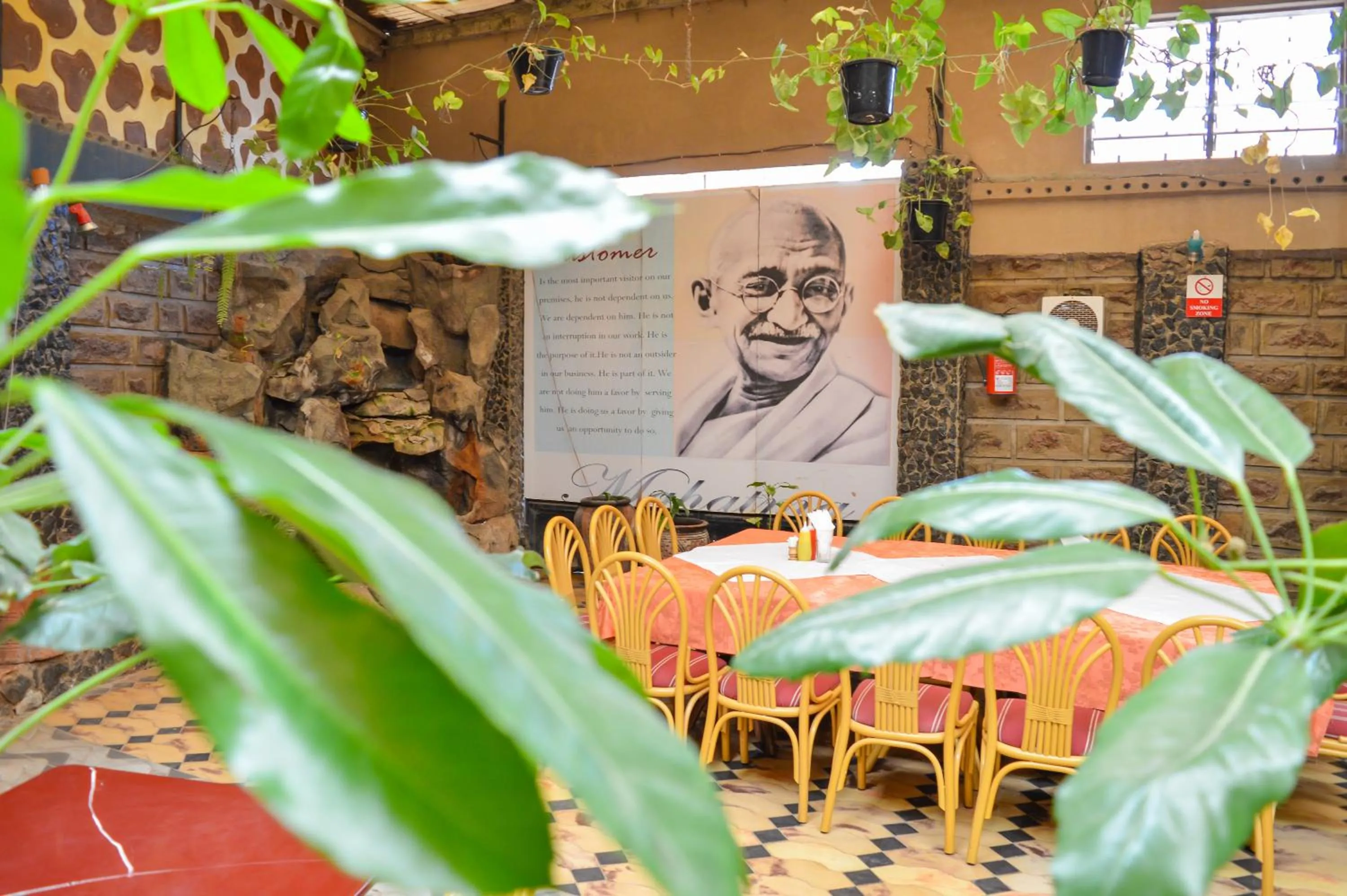 Restaurant/places to eat in Anthena Hotel