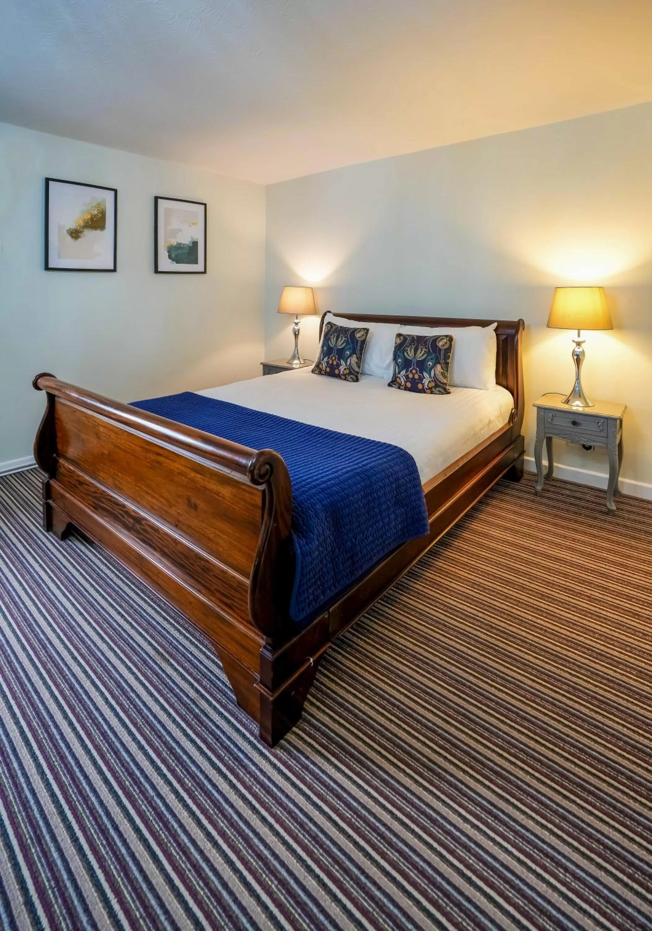 Bed in White Lion Hotel