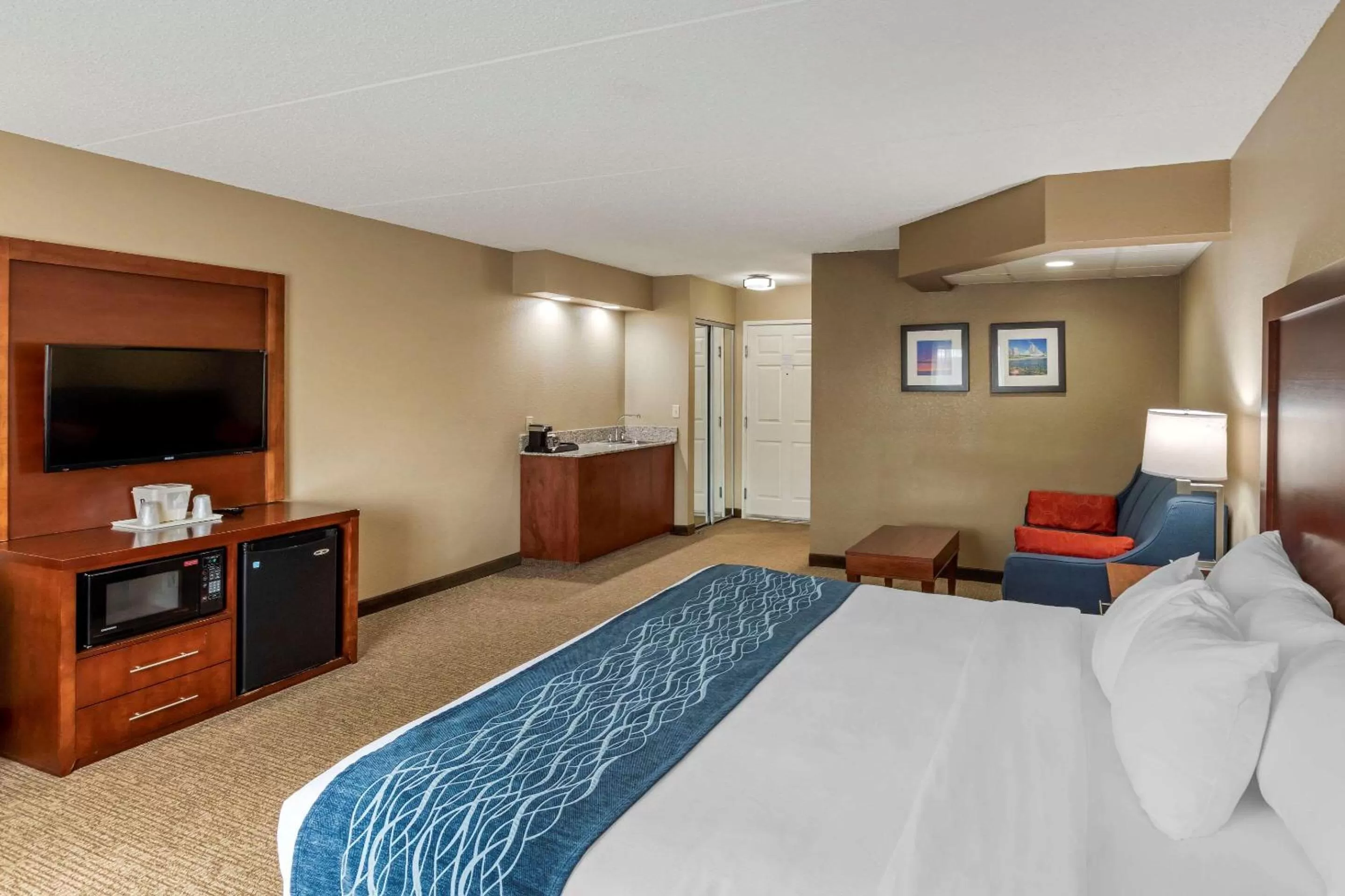Bedroom, Bed in Comfort Inn & Suites Jackson - West Bend