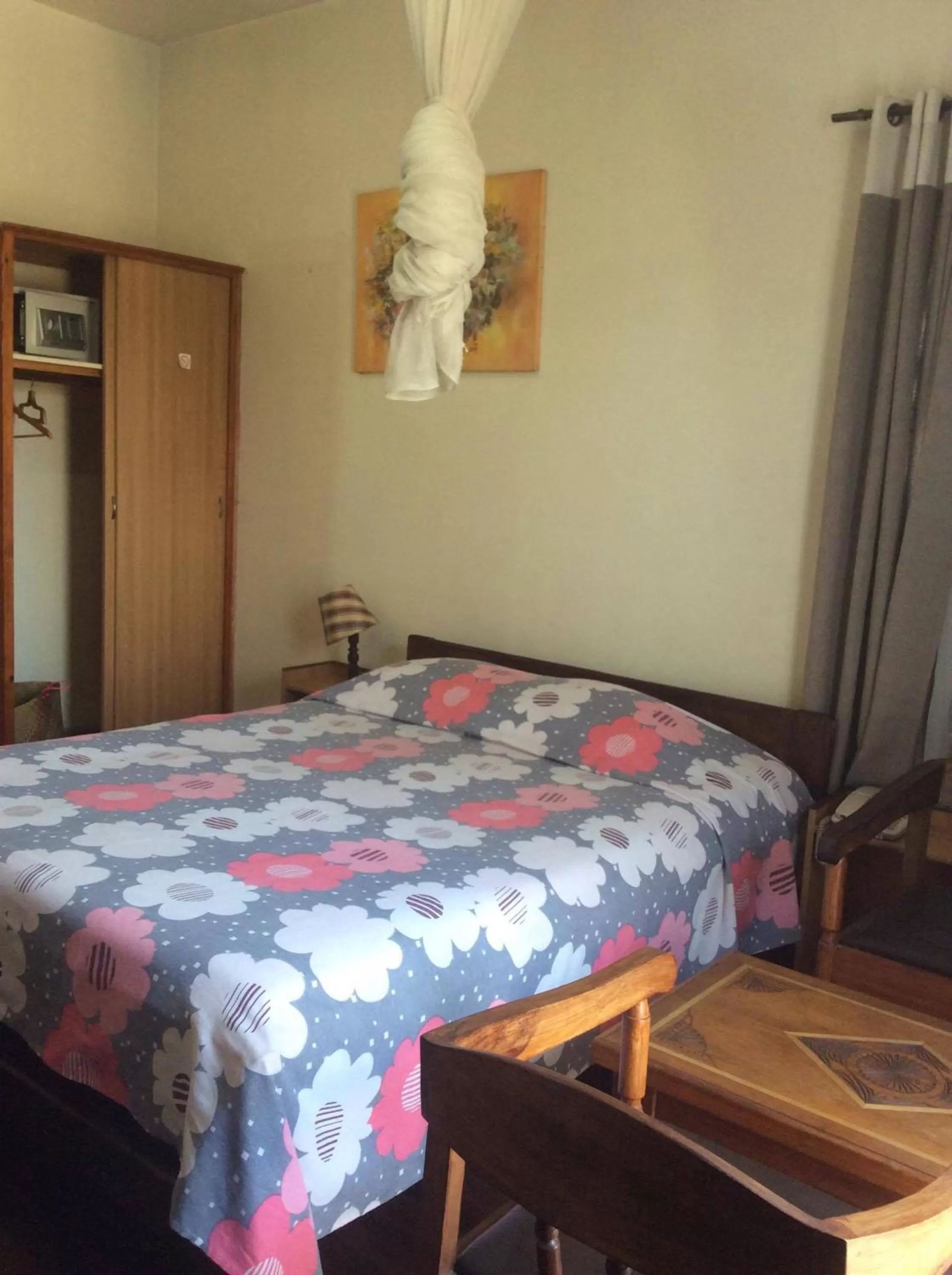 Shower, Bed in TANA-JACARANDA