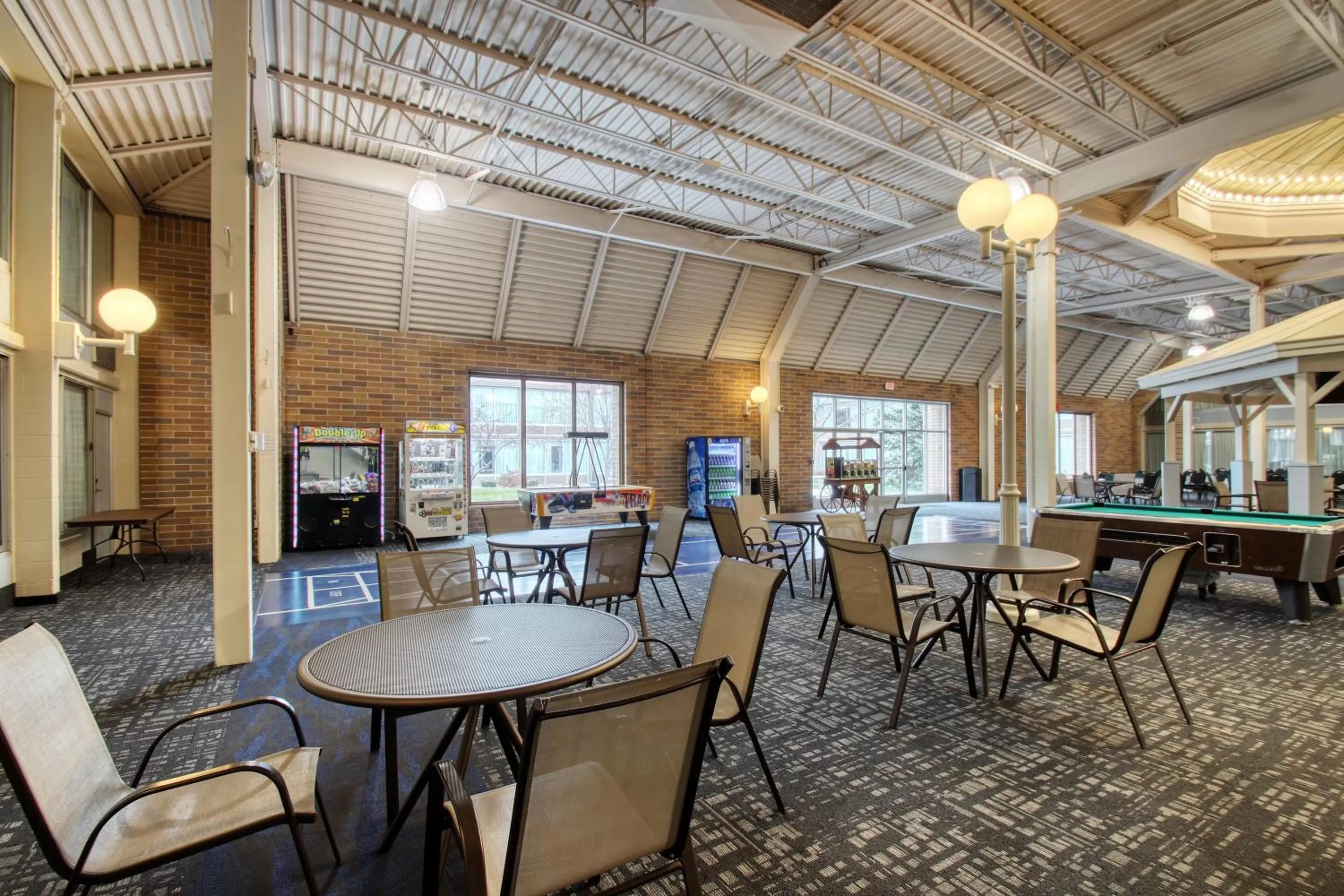 Entertainment in Radisson Hotel and Conference Center Fond du Lac