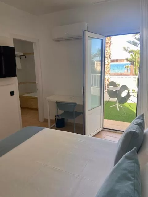 Bed in HOTEL BOUTIQUE CABO SUR