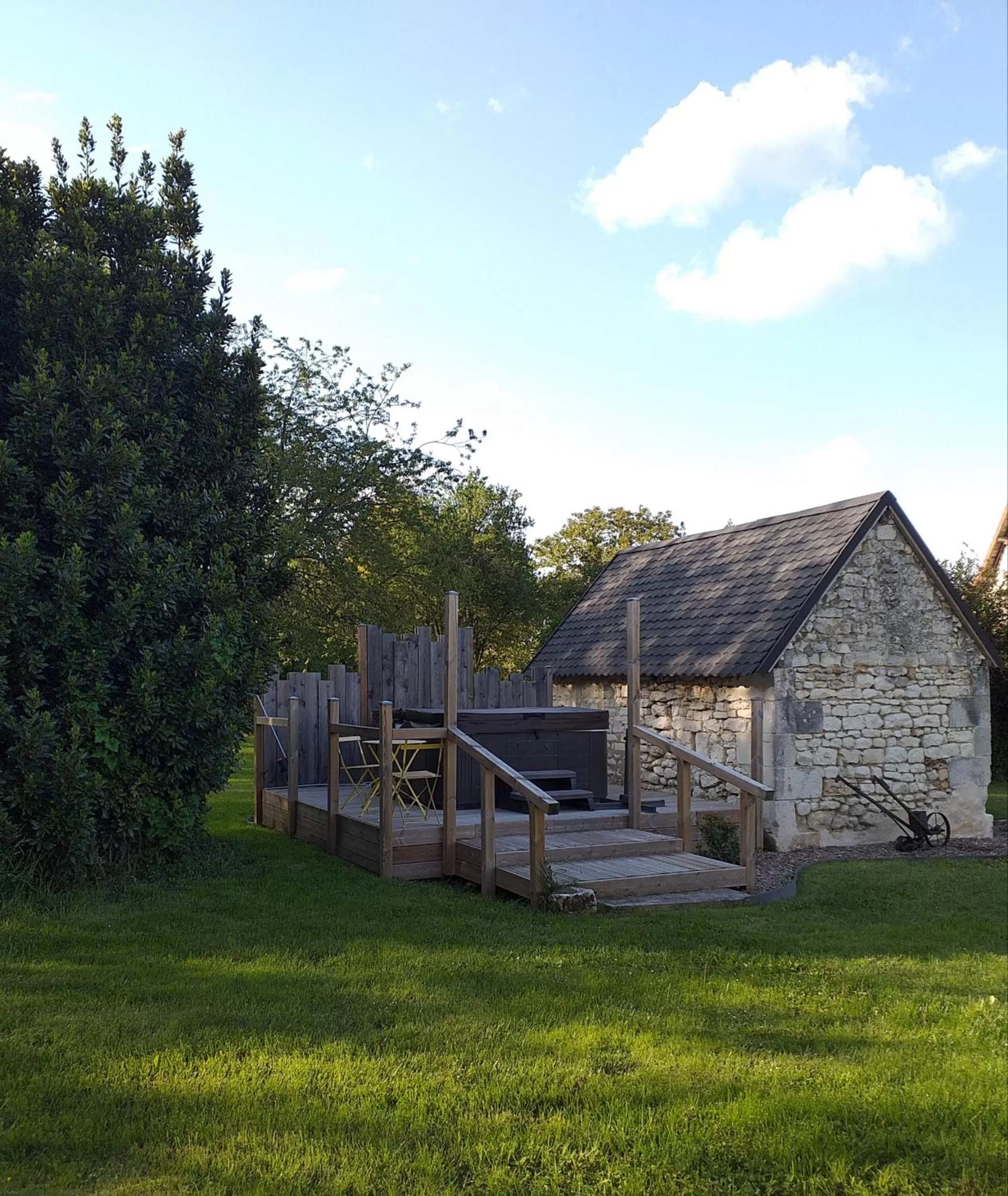 Spa and wellness centre/facilities in La BerryCurienne proche du Zoo de Beauval Saint-Aignan avec SDB, WC ET SPA PRIVATIF pour chaque chambre