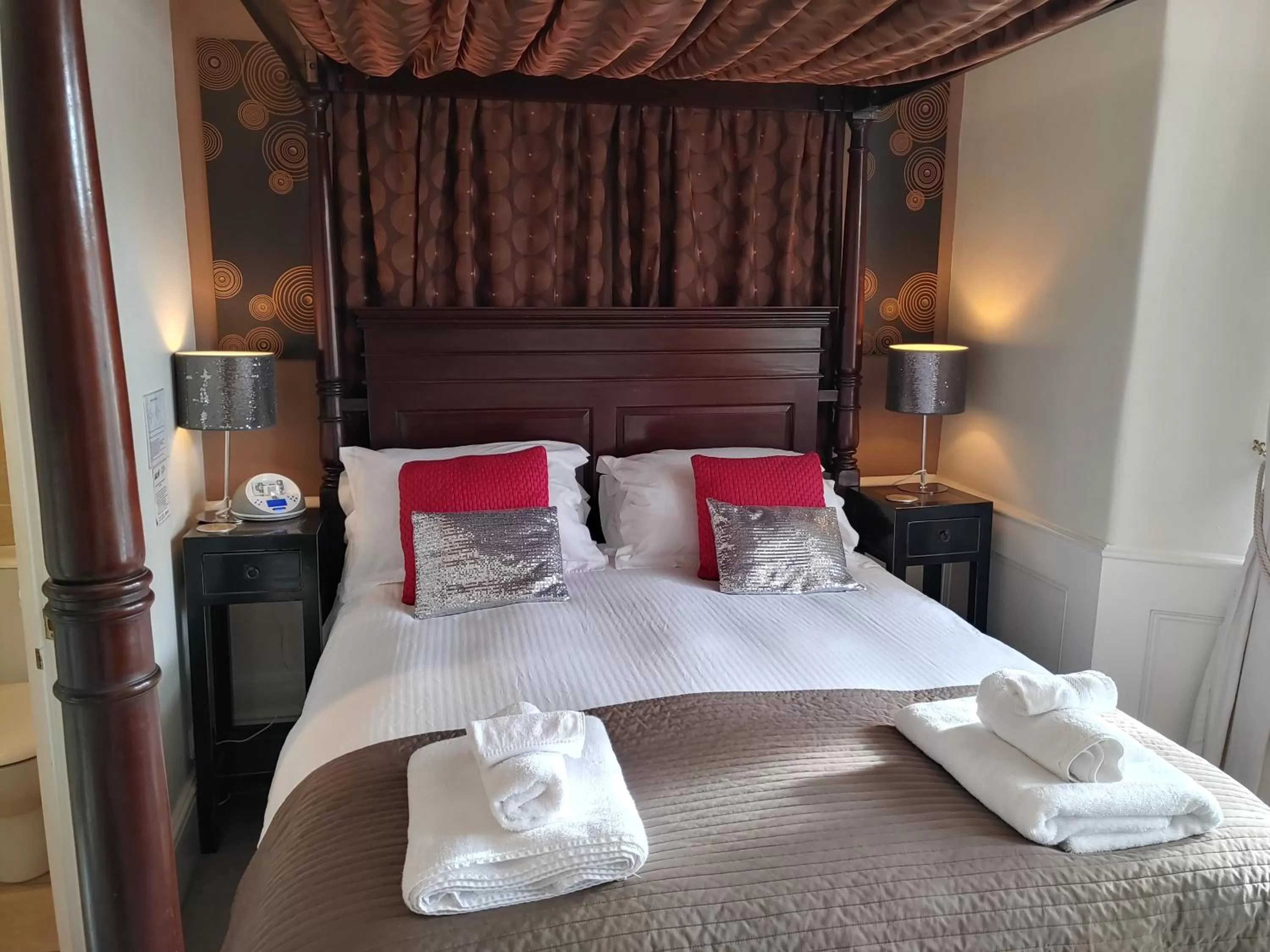 Bedroom, Bed in The Bath House Boutique B&B - IN-ROOM Breakfast - FREE parking