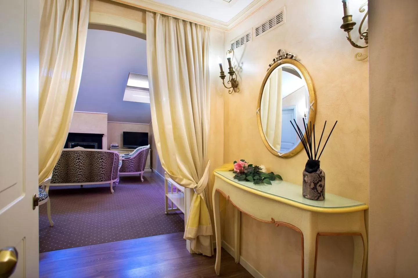 Bed in Vip's Motel Luxury Accommodation & Spa