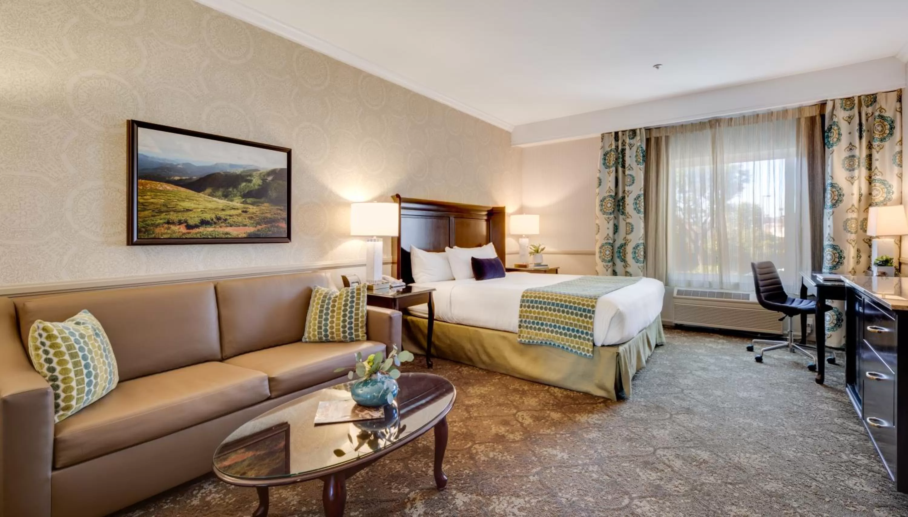 Bed in Ayres Hotel Corona - Riverside