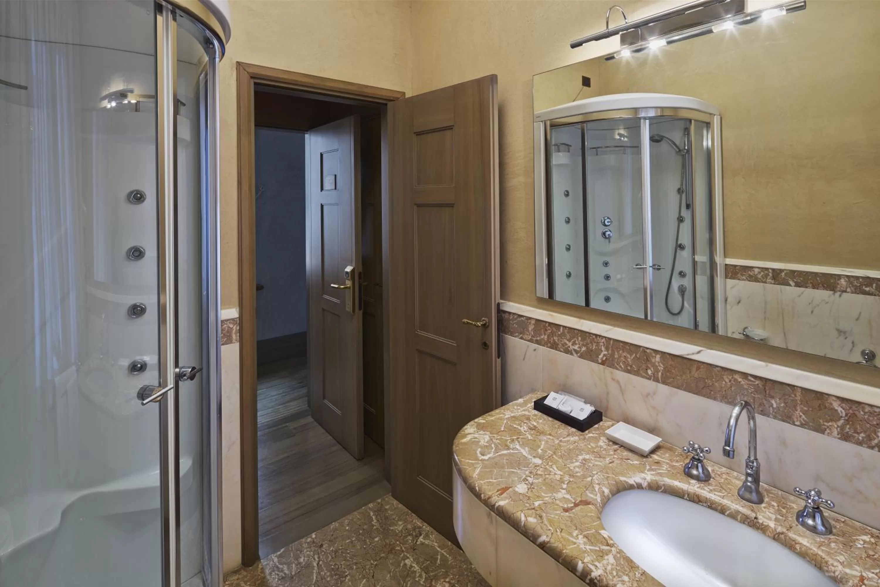 Bathroom in Albergo Cappello