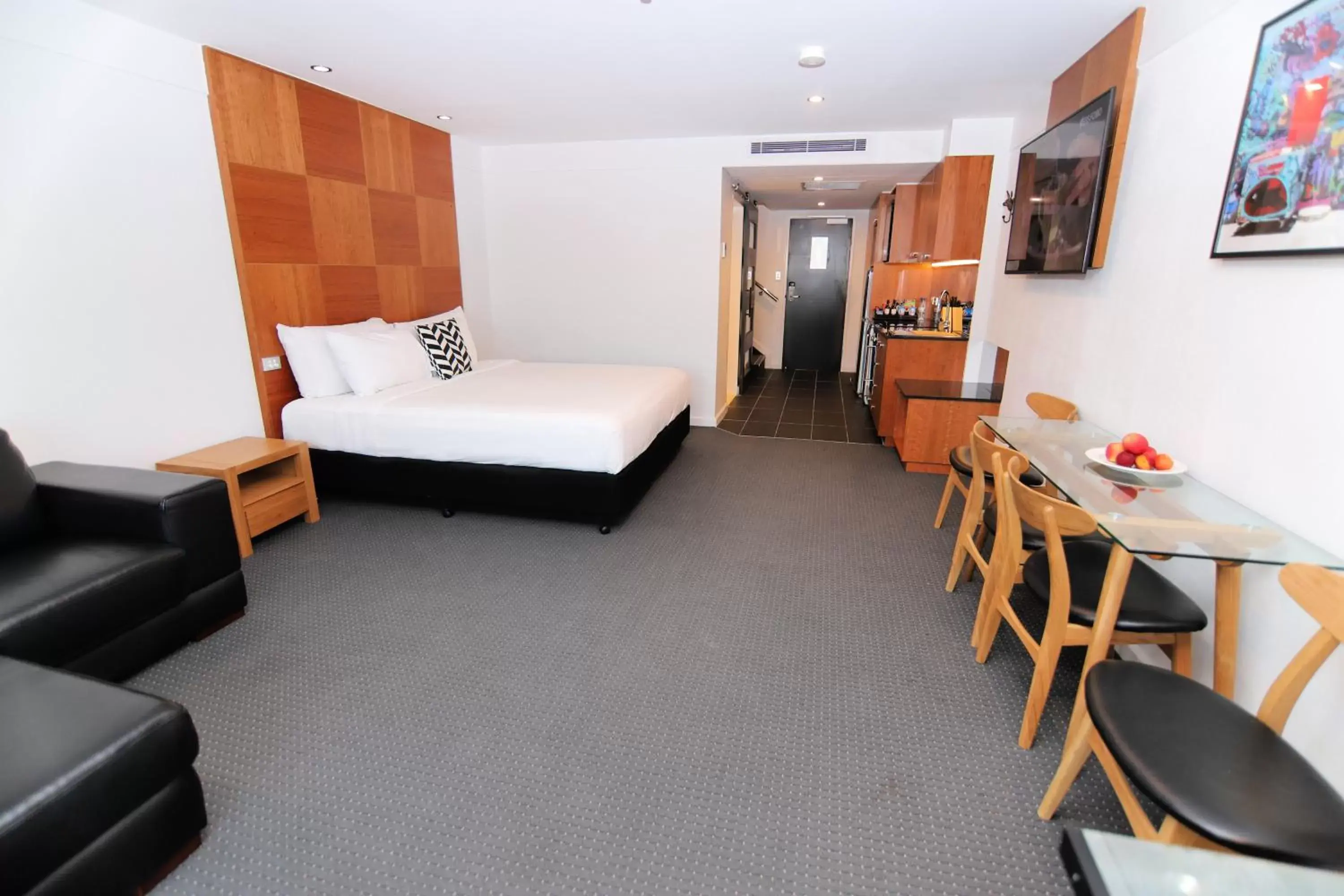 King Suite in Best Western Plus Goulburn King Suite in Best Western Plus Goulburn