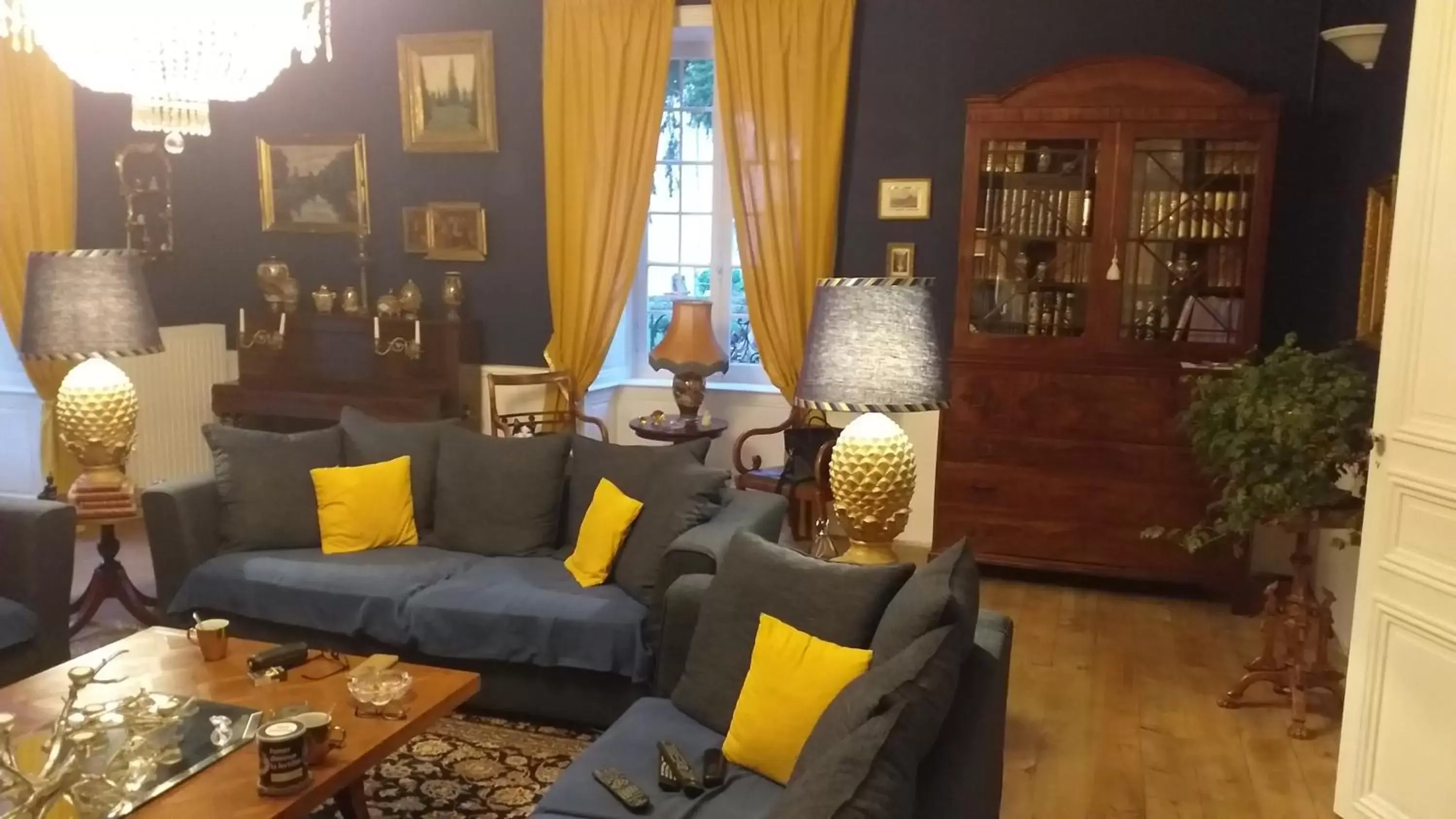 Family Room with Bathroom in Le CLOS BOURBON Family Room with Bathroom in Le CLOS BOURBON