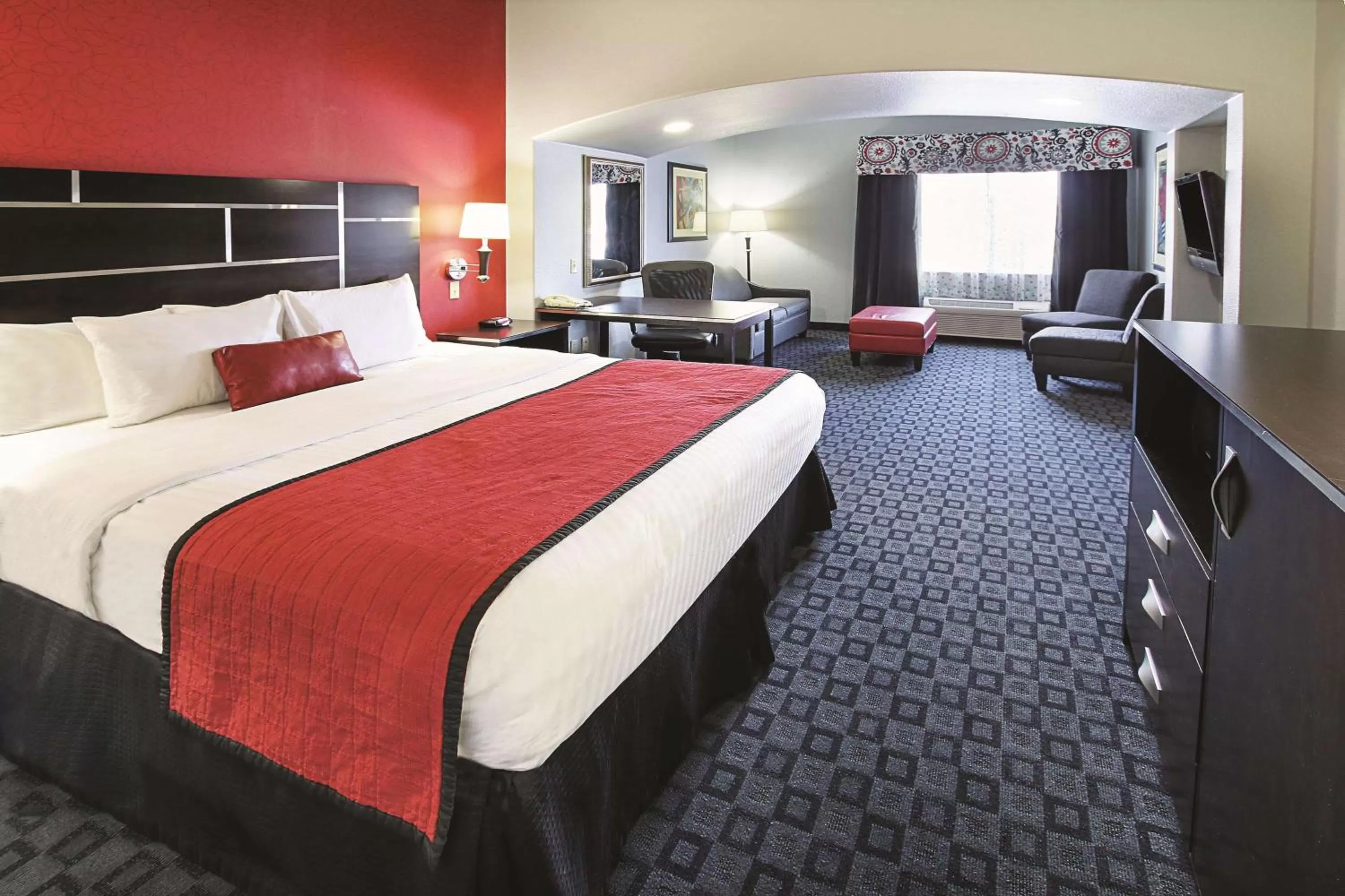 Bed in La Quinta Inn & Suites by Wyndham South Dallas - Hutchins