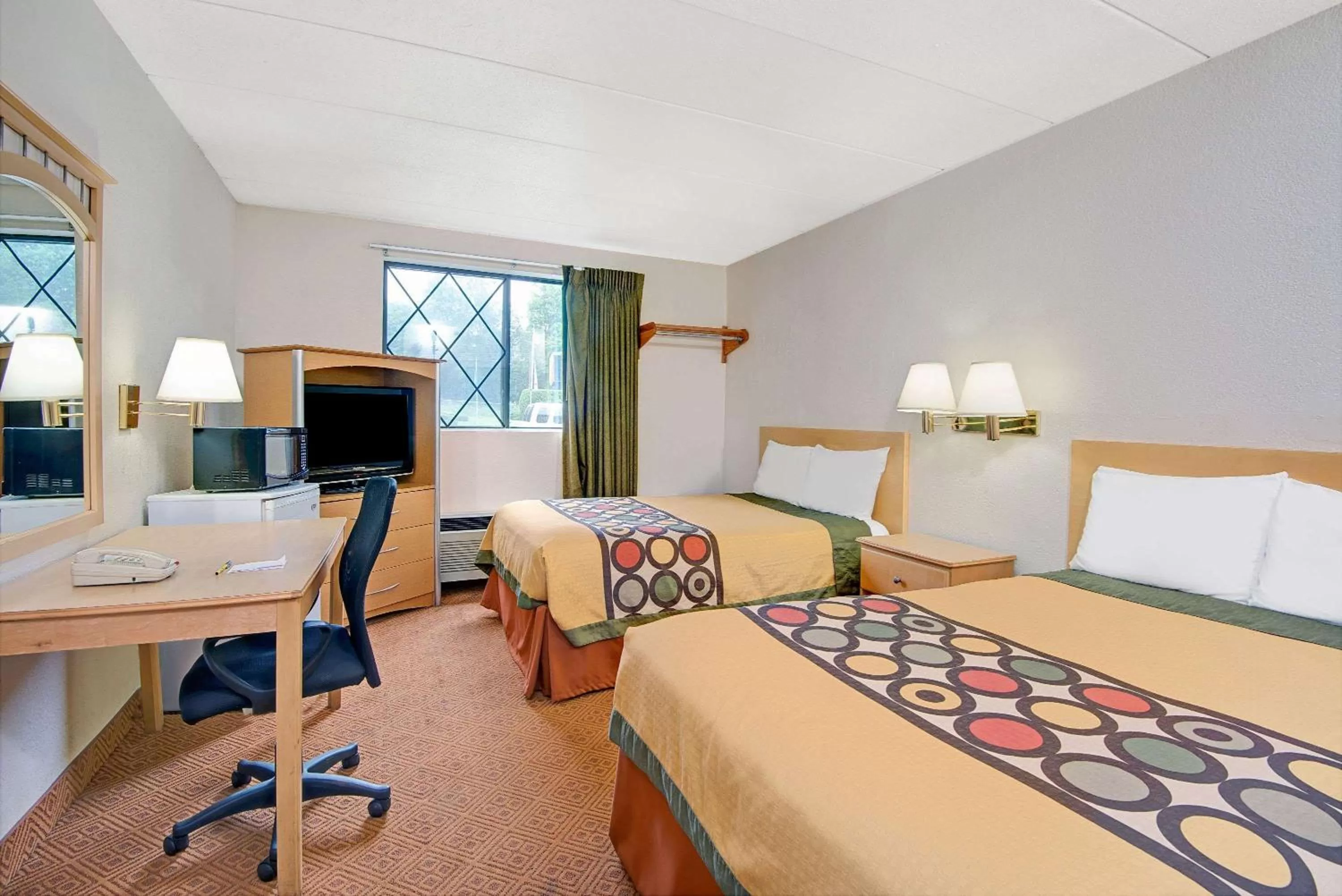 Photo of the whole room, Bed in Super 8 by Wyndham Stamford/New York City Area