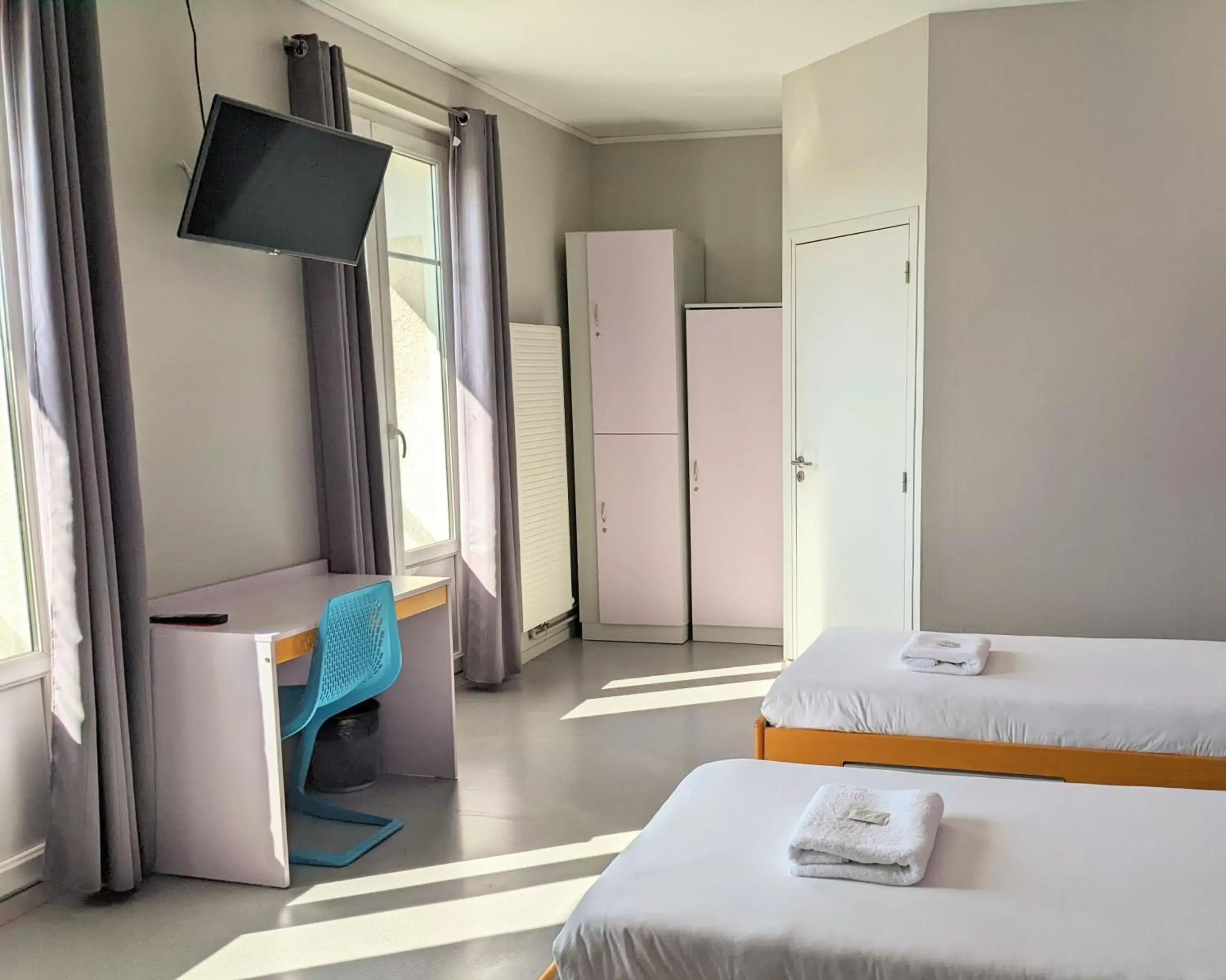 Standard Quadruple Room - single occupancy in Auberge des Remparts Standard Quadruple Room - single occupancy in Auberge des Remparts