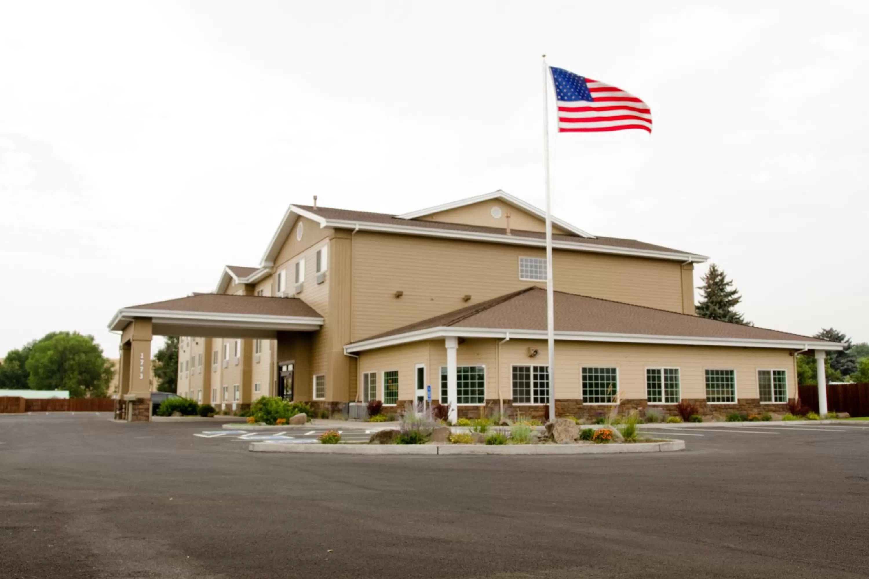 Facade/entrance in Country Inn & Suites by Radisson, Prineville, OR