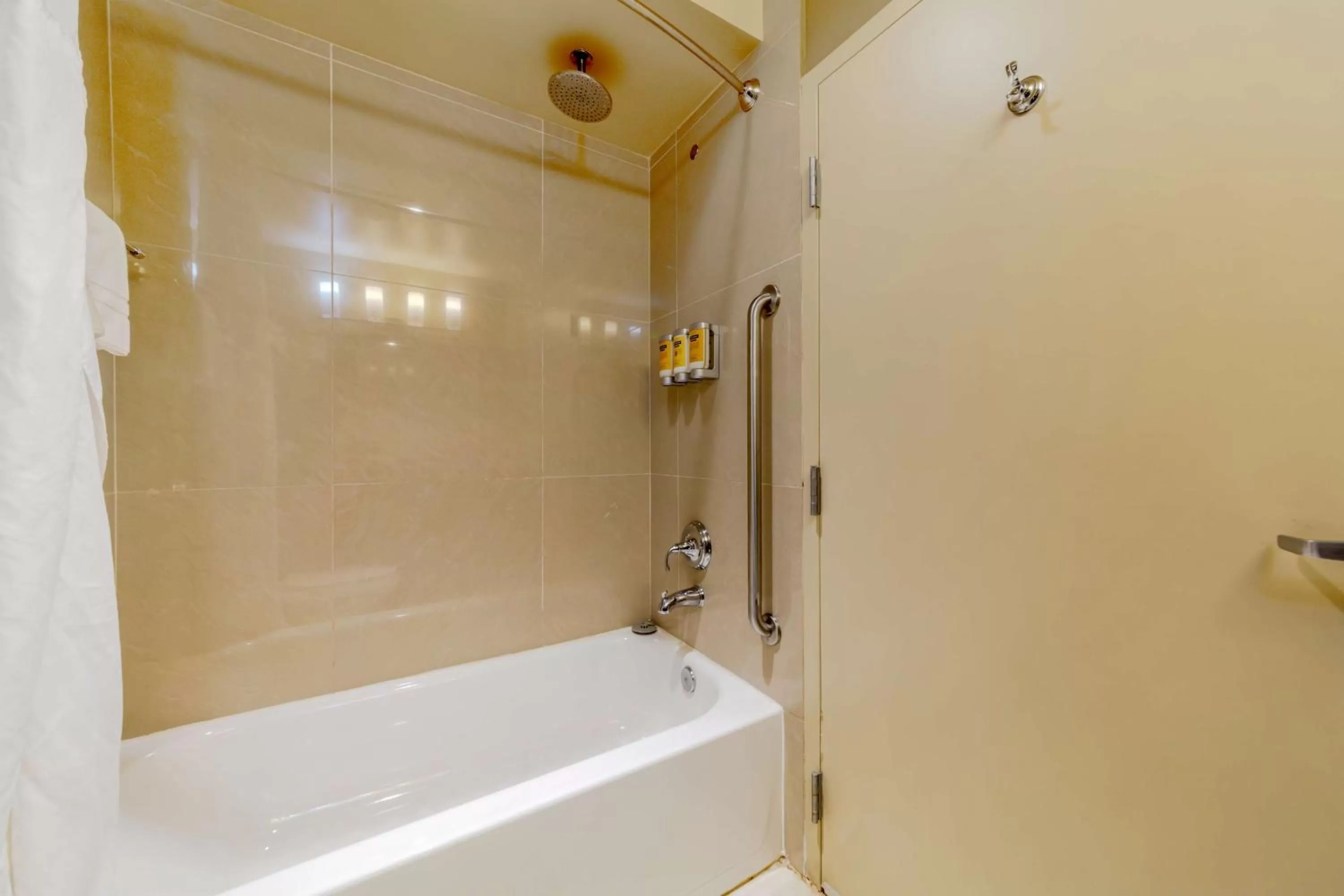 Bathroom in Best Western Plus Miami Airport North Hotel & Suites