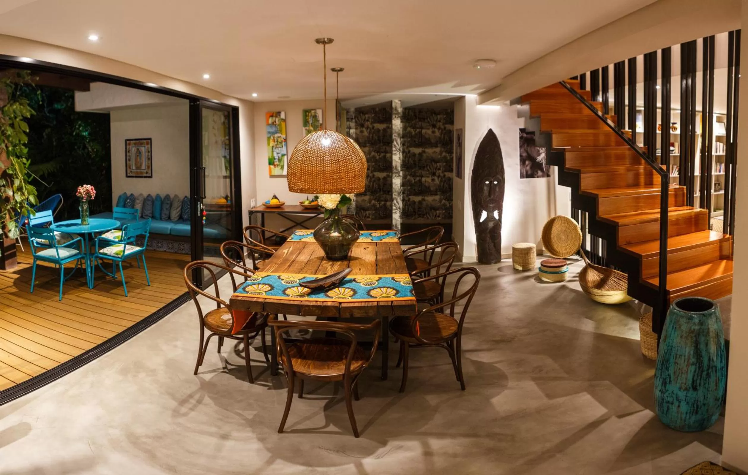 Restaurant/Places to Eat in Patio del Mundo