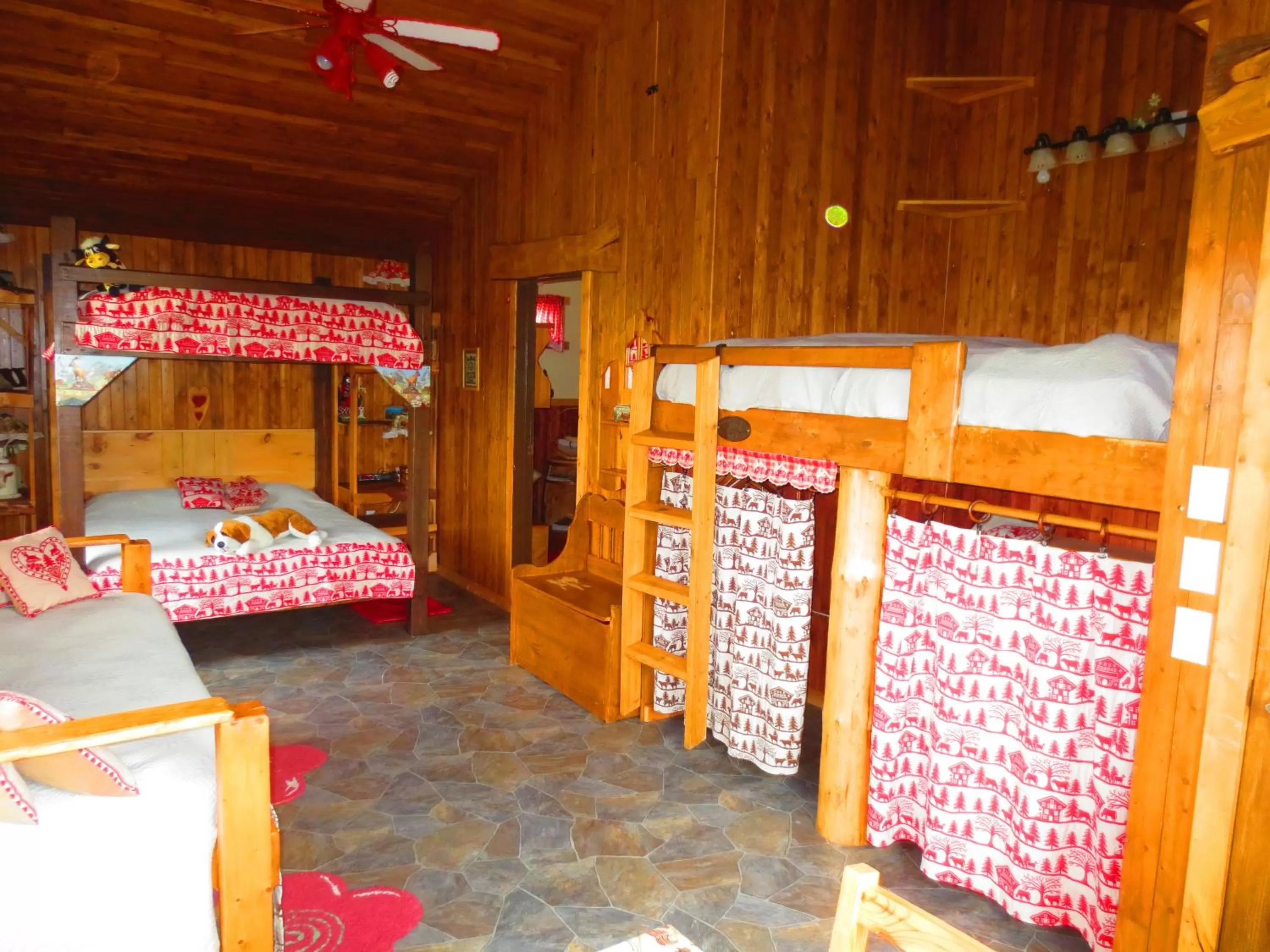 Standard Suite with Private Bathroom - single occupancy in Le Gîte Ambrelane