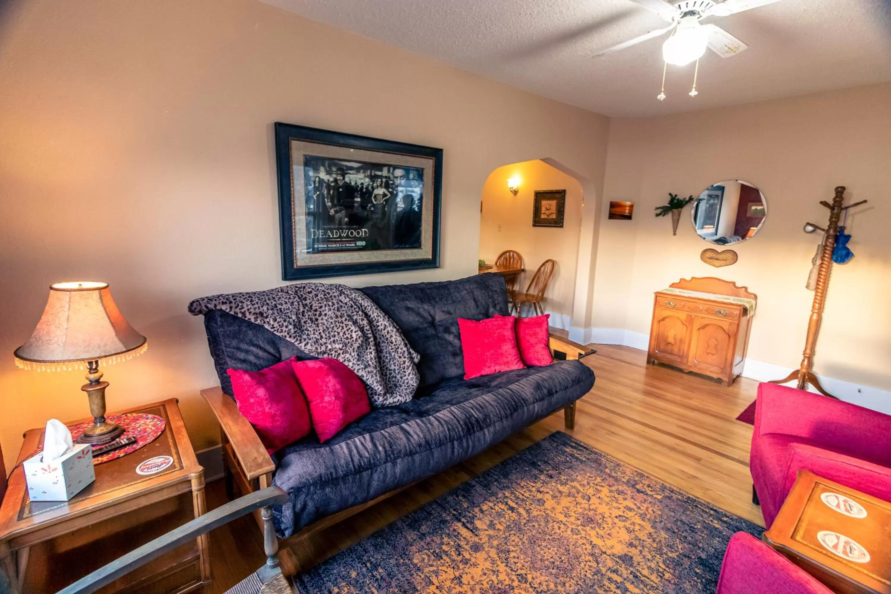 Living room, Seating Area in 1899 Inn